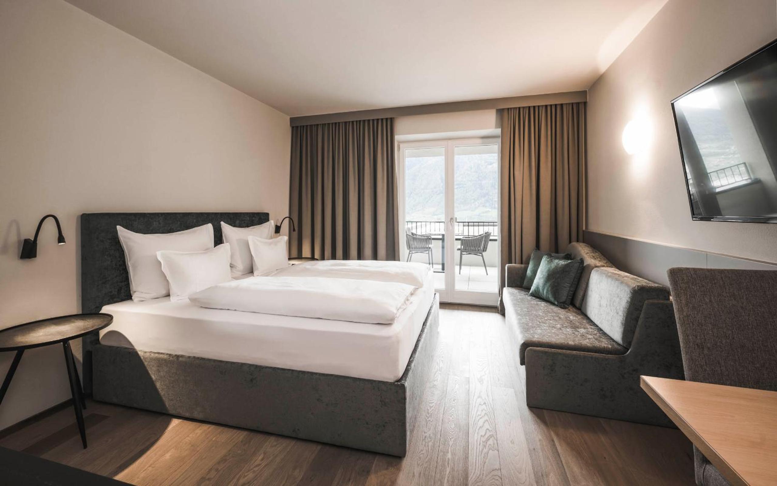 Double Room with Balcony and Mountain View - Photo 1