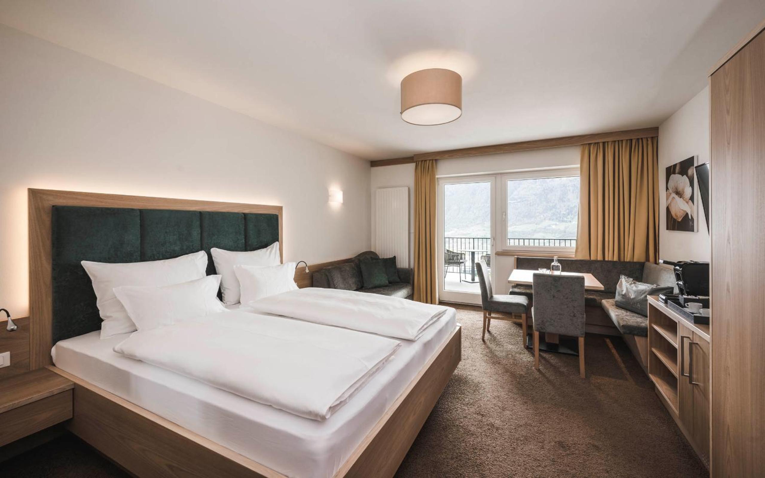 Double Comfort Room with Balcony and Mountain View - Photo 1