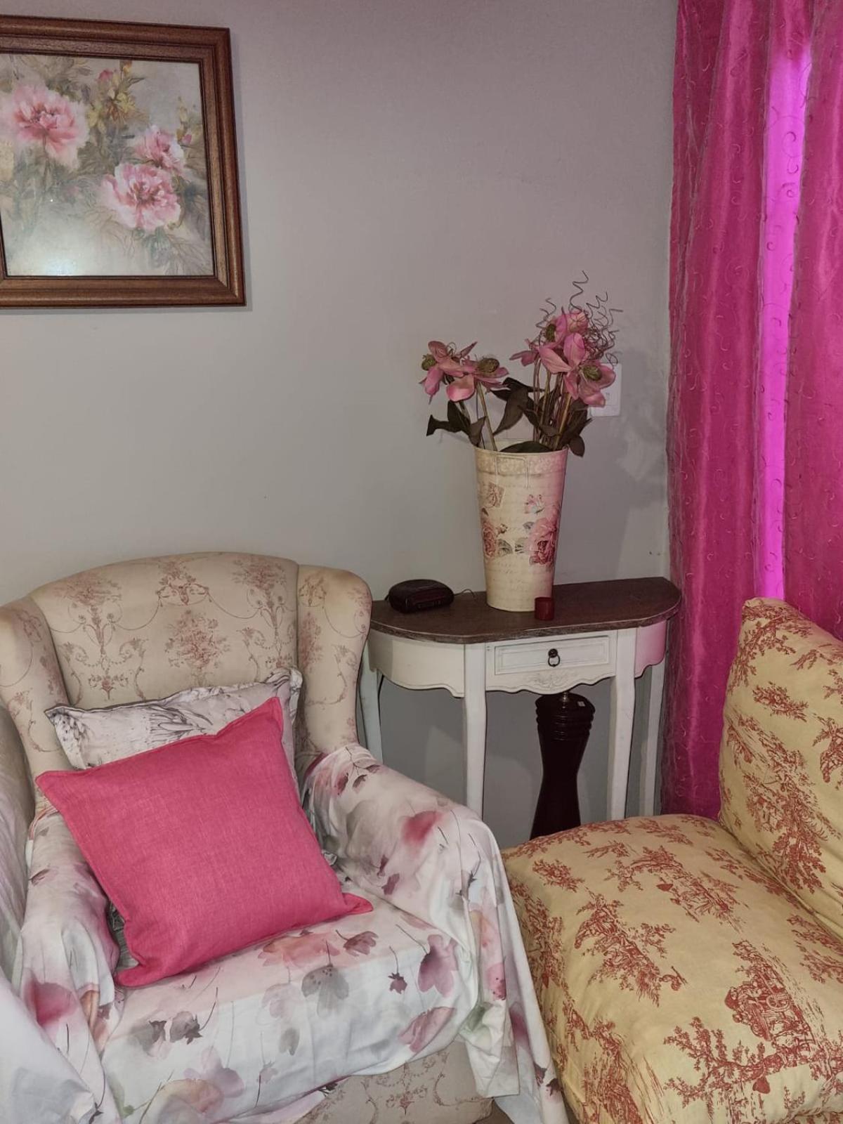 Budget Twin Room - Photo 3