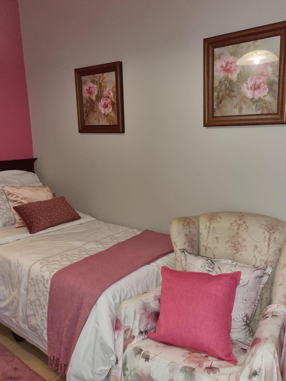 Budget Twin Room - Photo 6