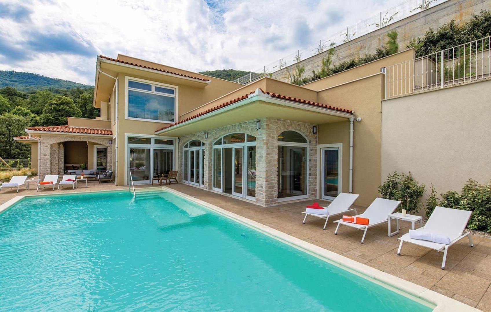 Villa photo 2