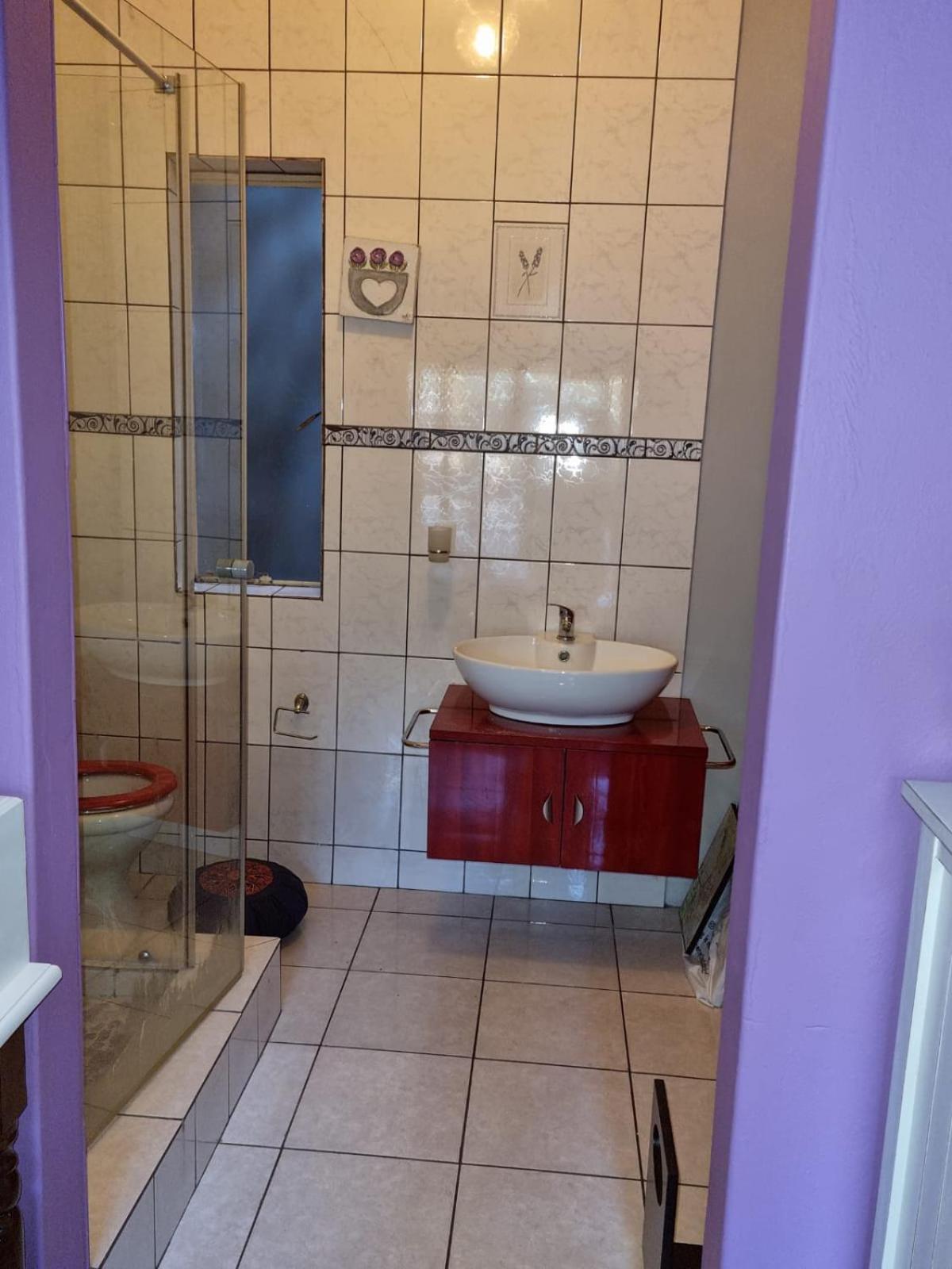 Budget Double Room - Photo 4