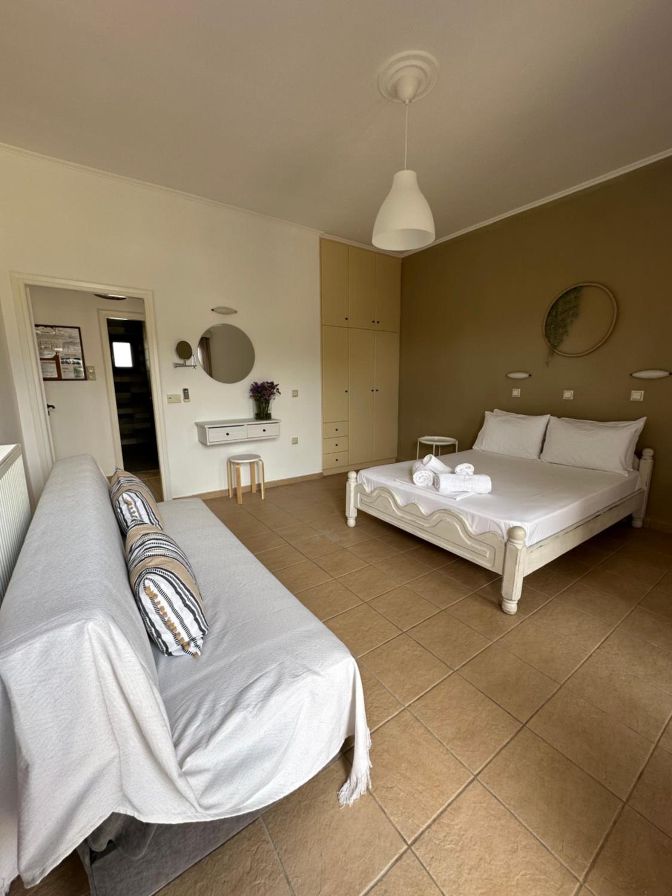 Double Room with Balcony (2 Adults + 1 Child) photo 1