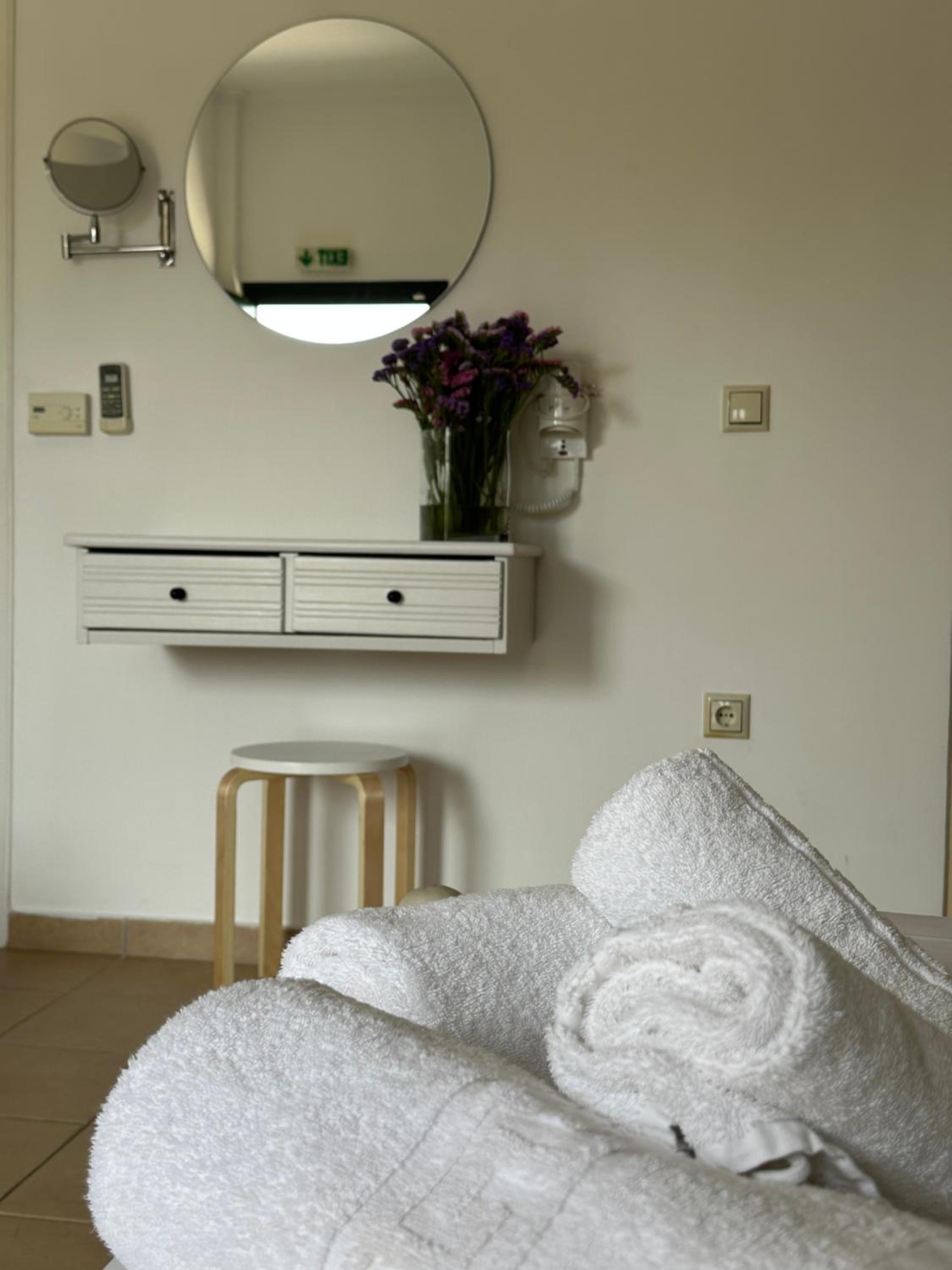 Double Room with Balcony (2 Adults + 1 Child) photo 3