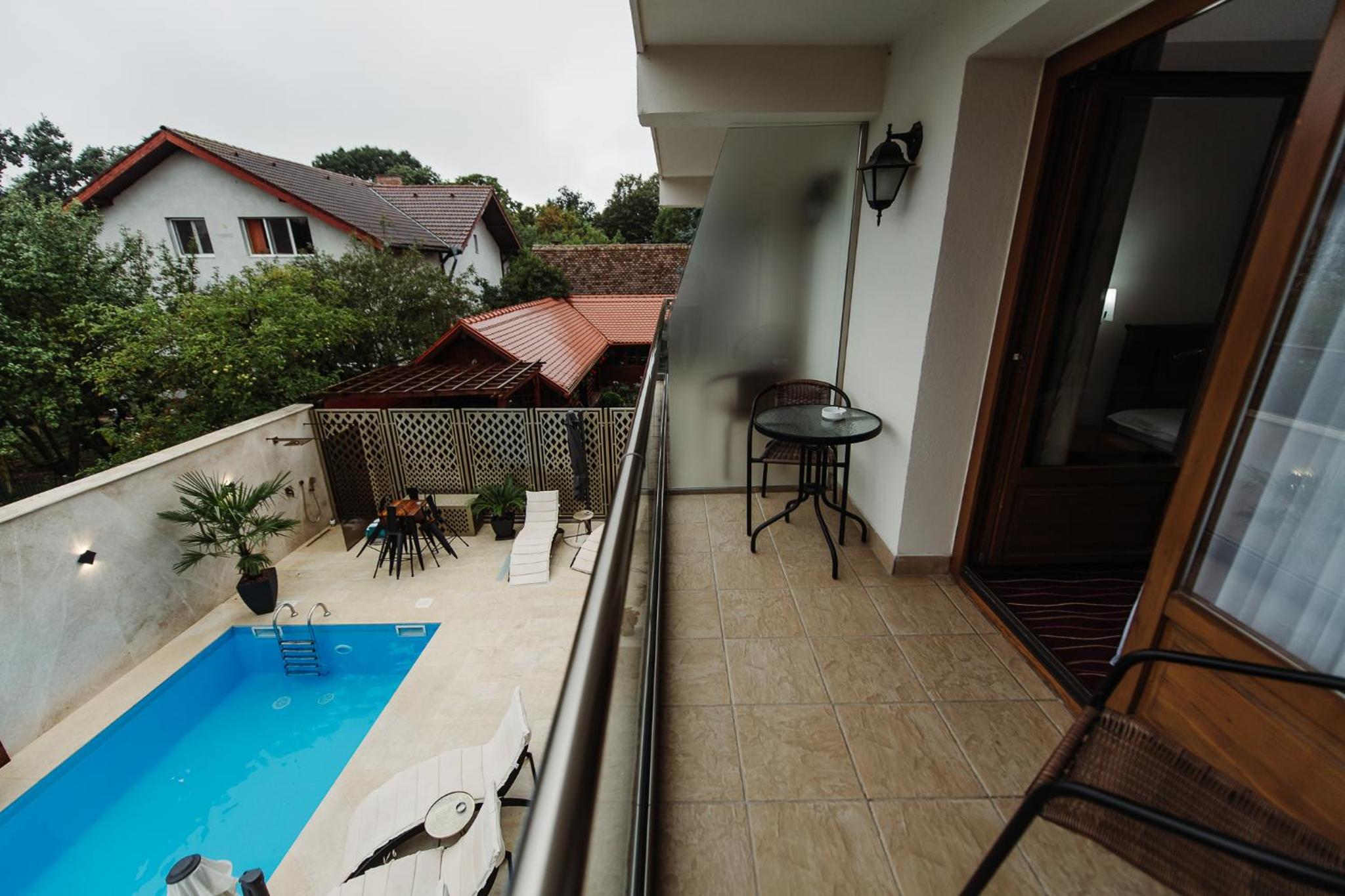 Double Room with Balcony - Photo 2