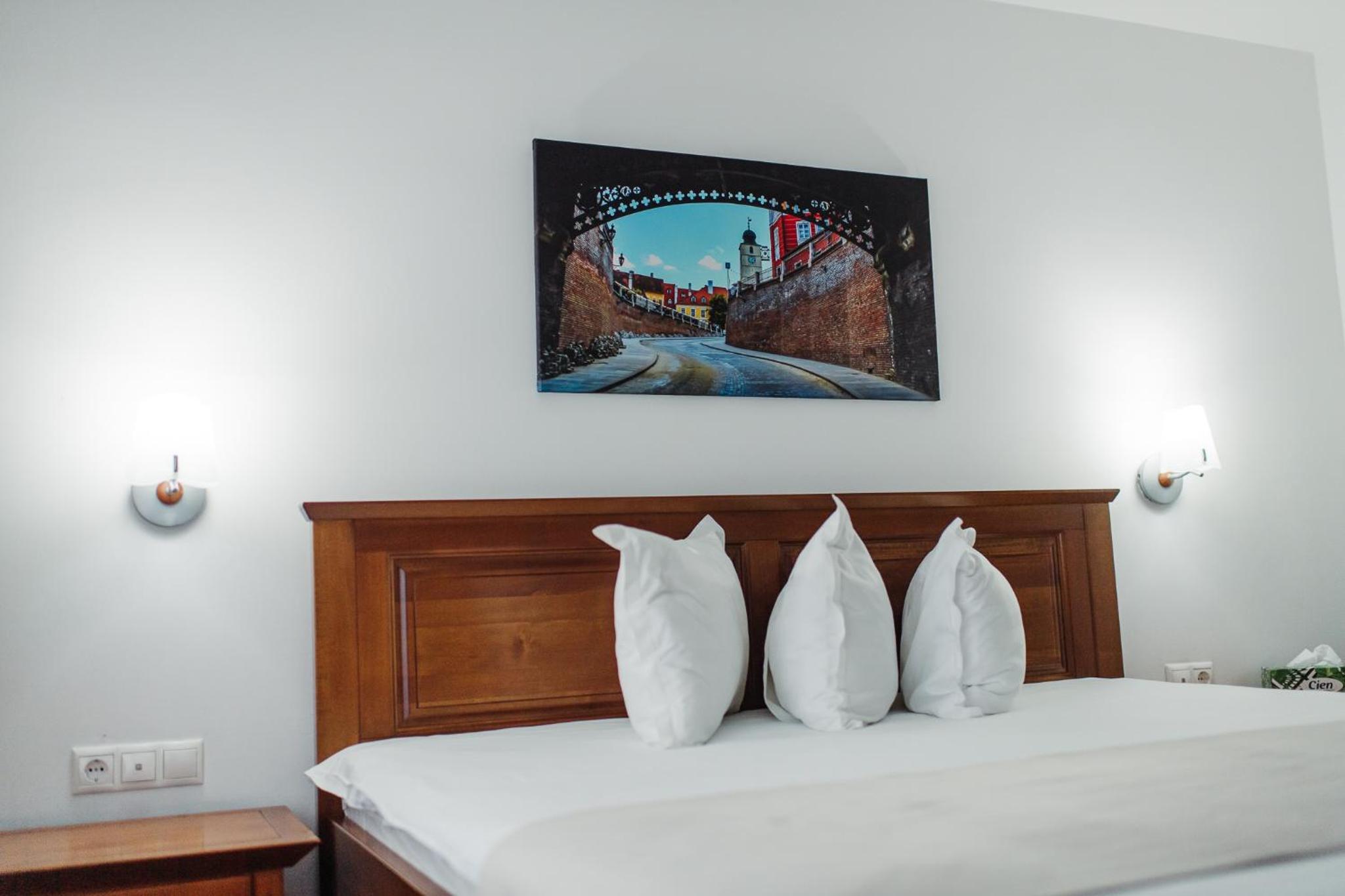 Double Room with Balcony - Photo 4