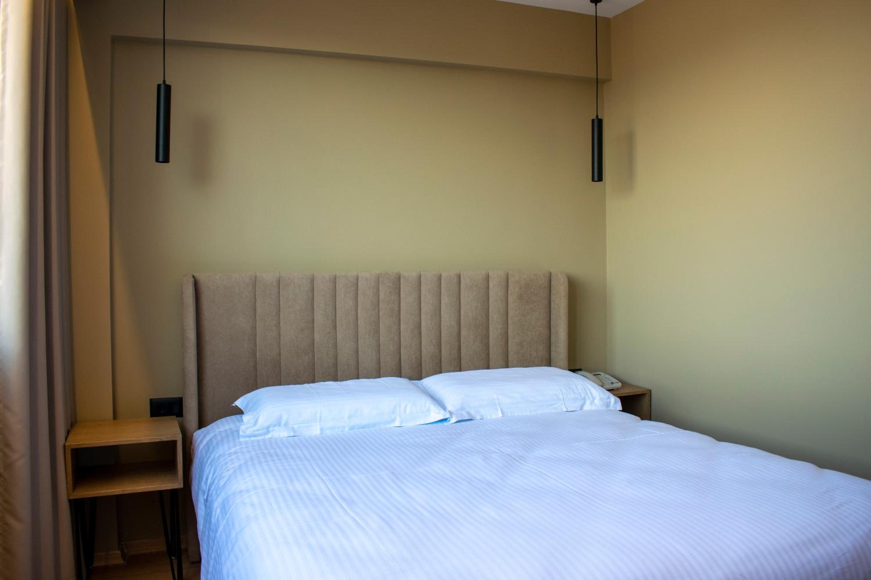 Standard King Room photo 3