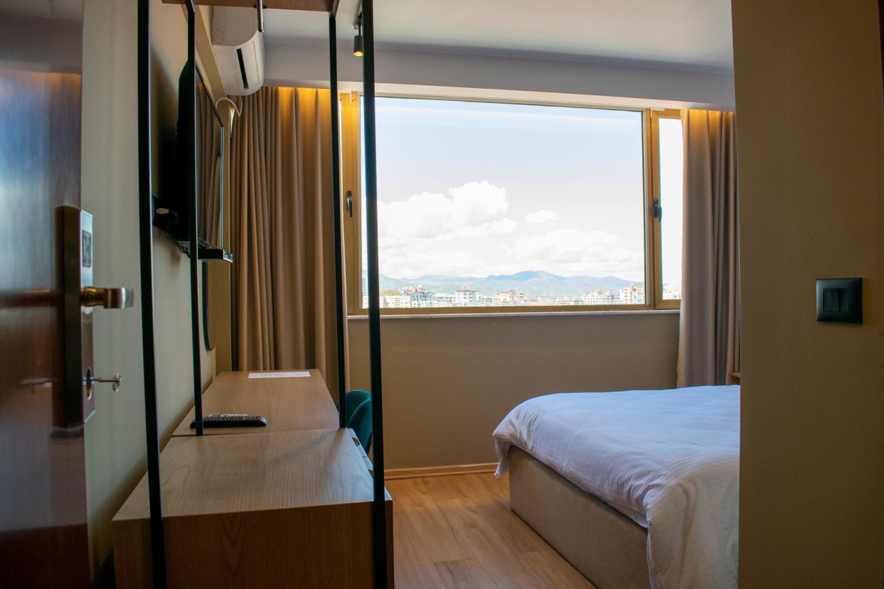 Standard King Room photo 2