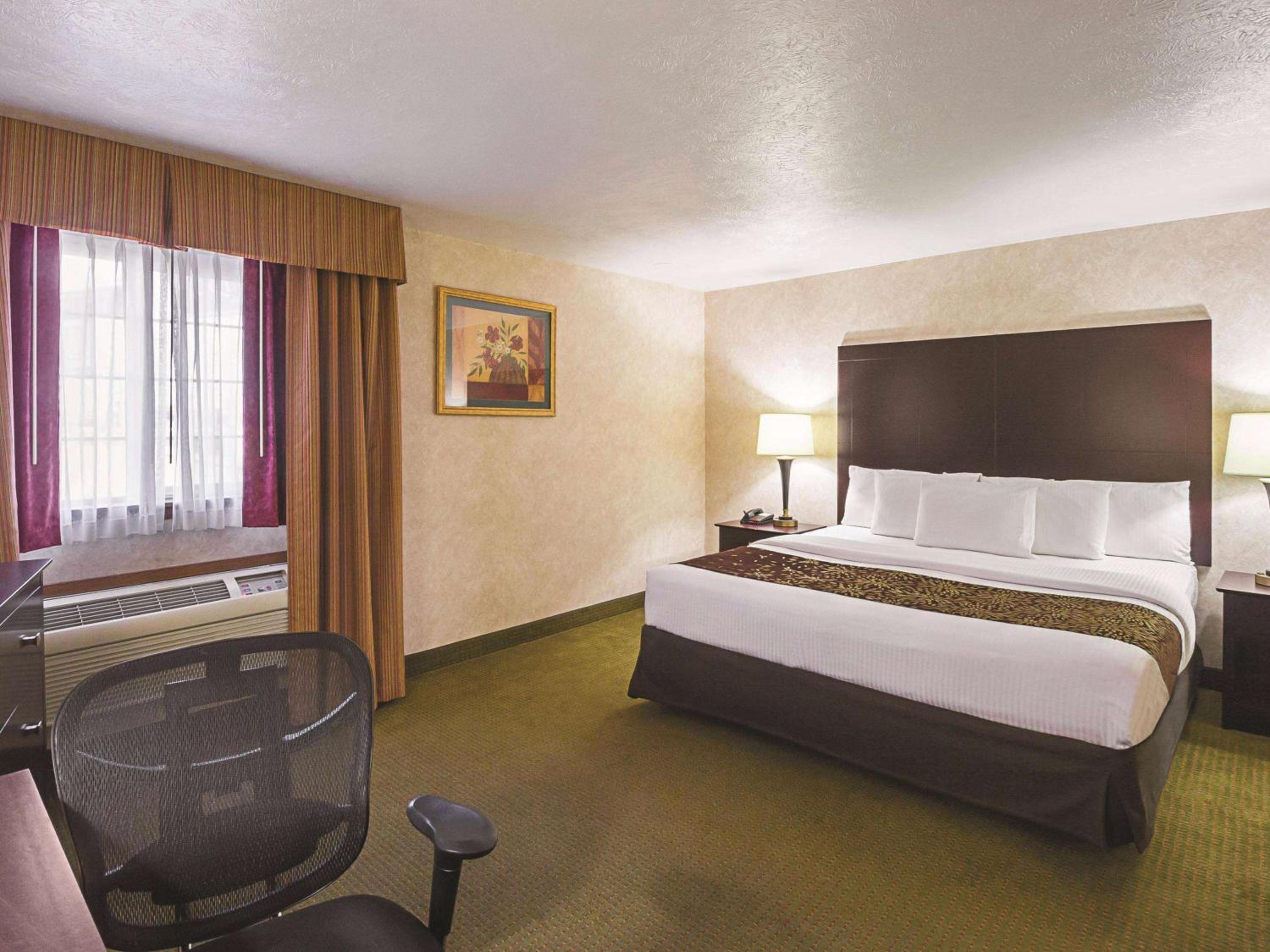 King Room - Non-Smoking
 - Photo 1