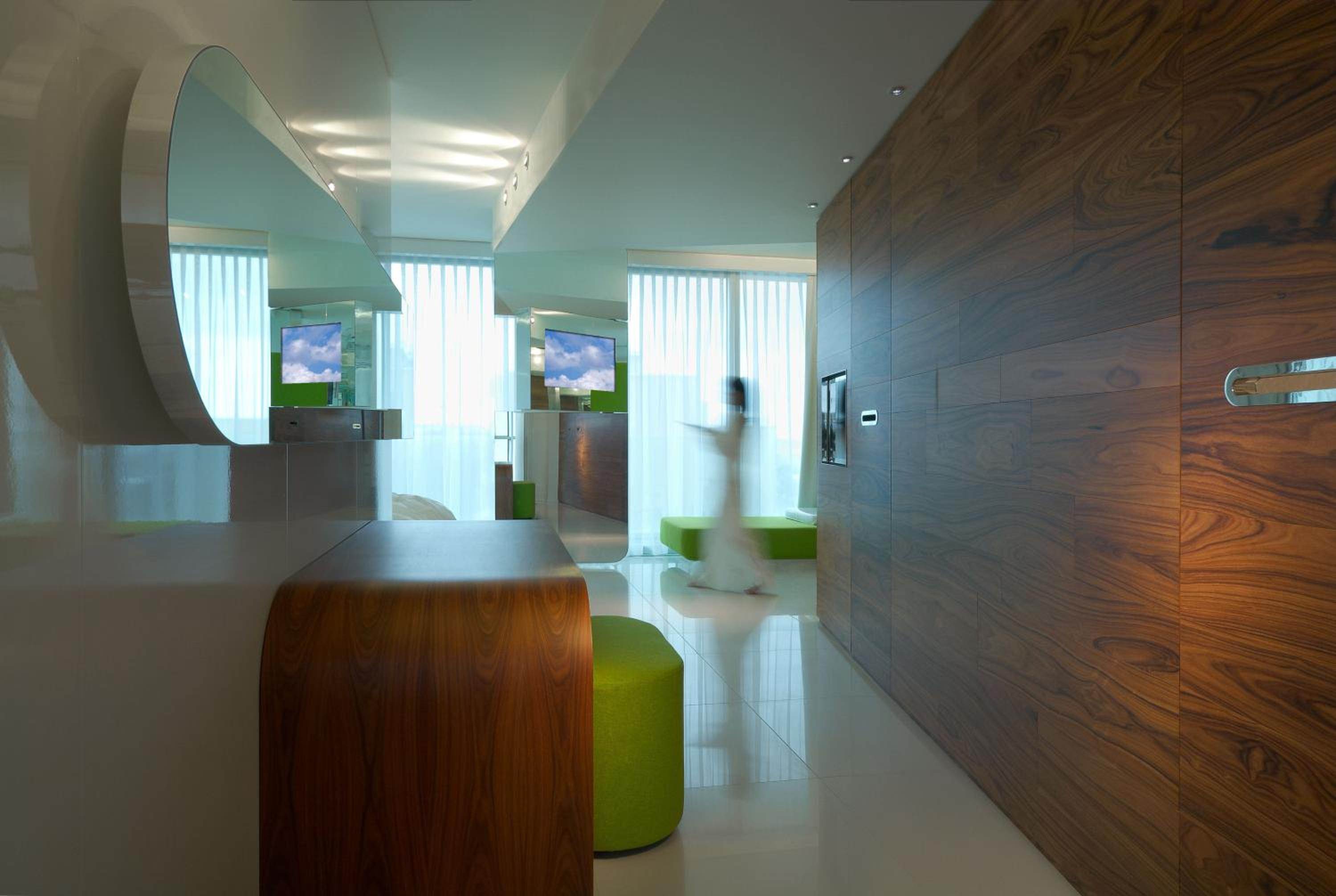 Suite - Photo 2