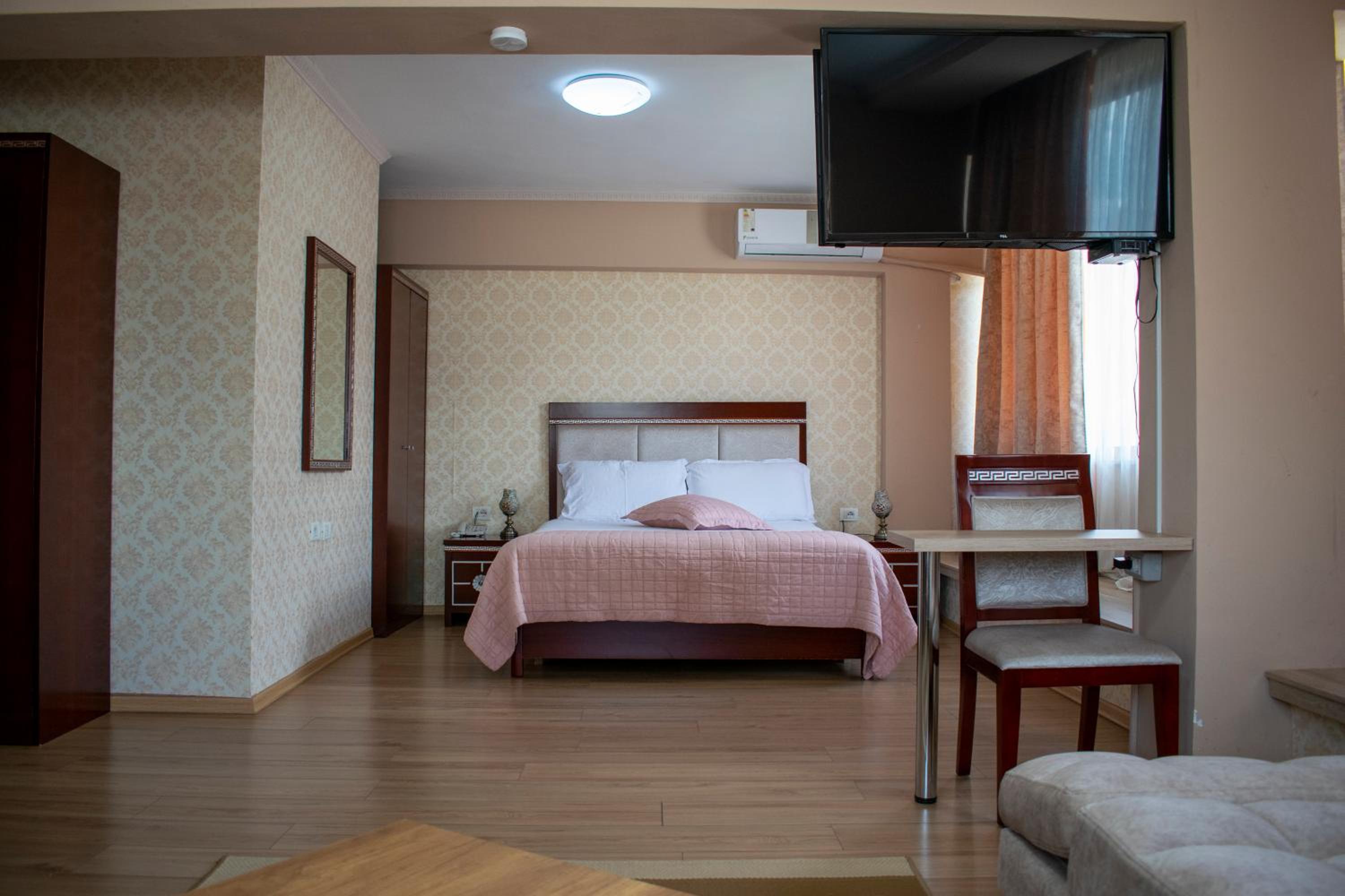 Superior King Suite photo 1