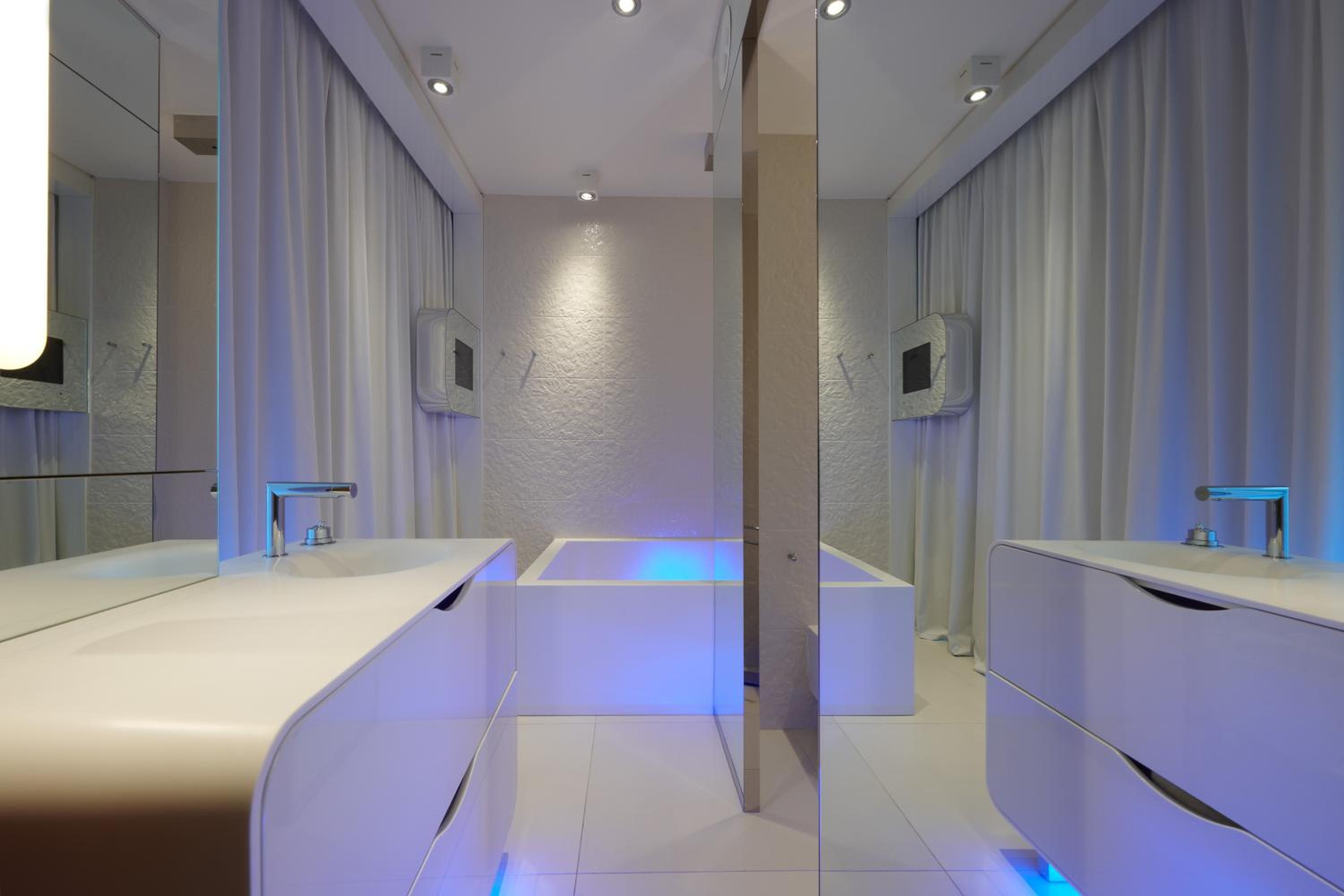 Superior Suite with Sea View - Photo 2