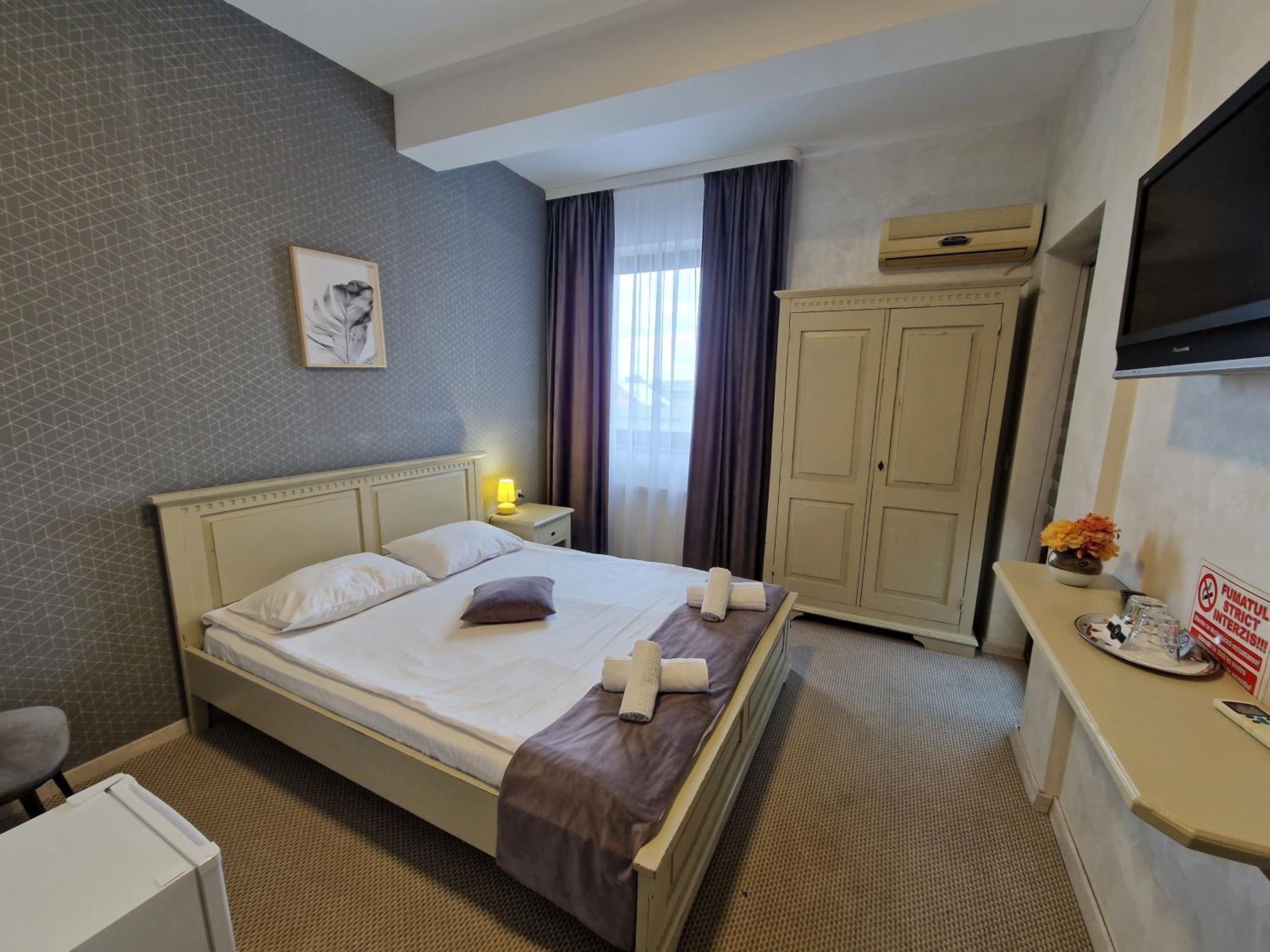 Double Room - Photo 7