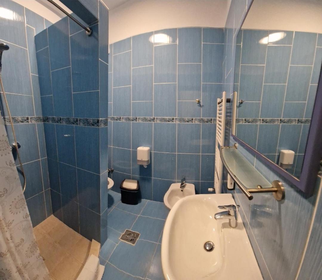 Double Room - Photo 6