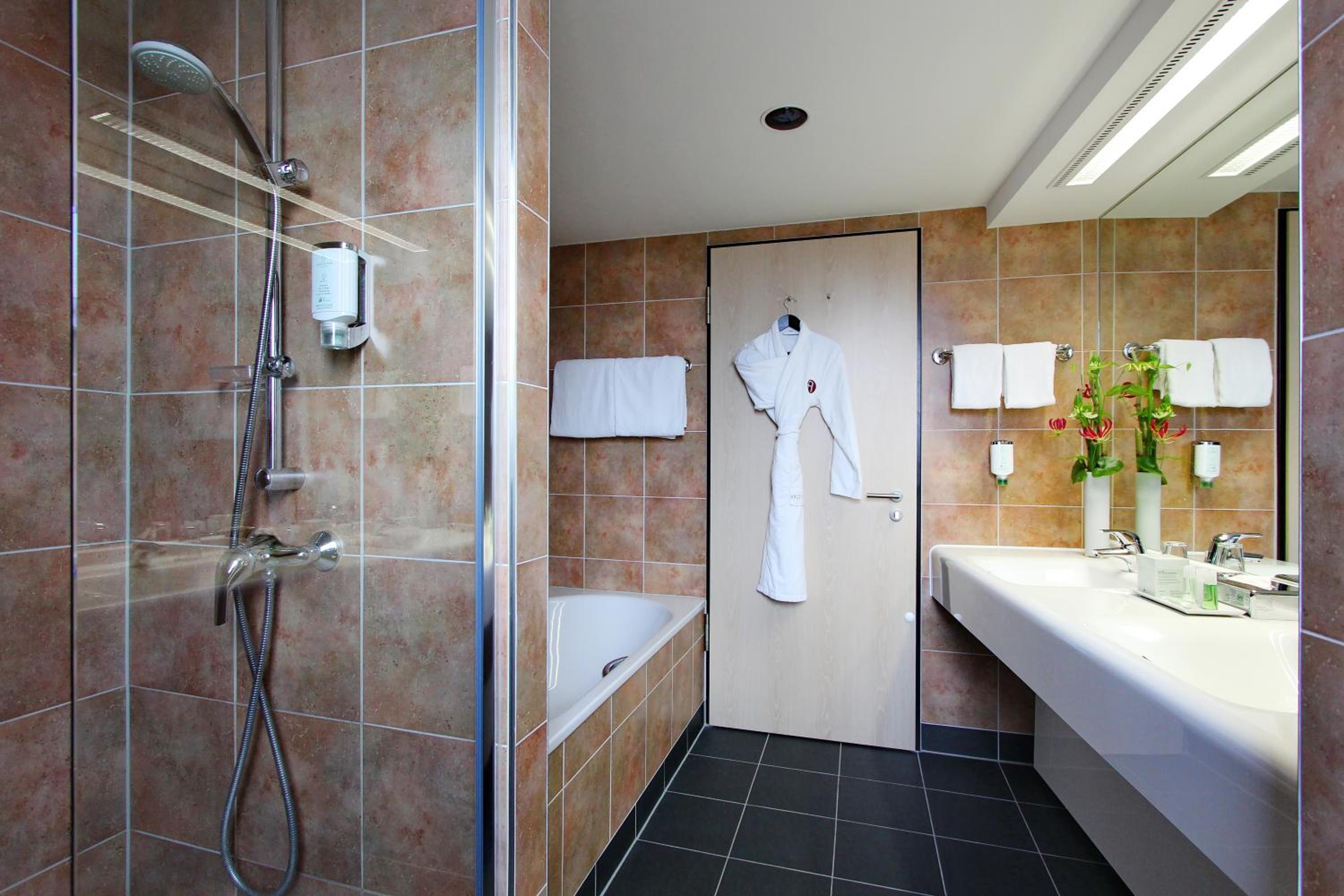 Suite - Photo 10