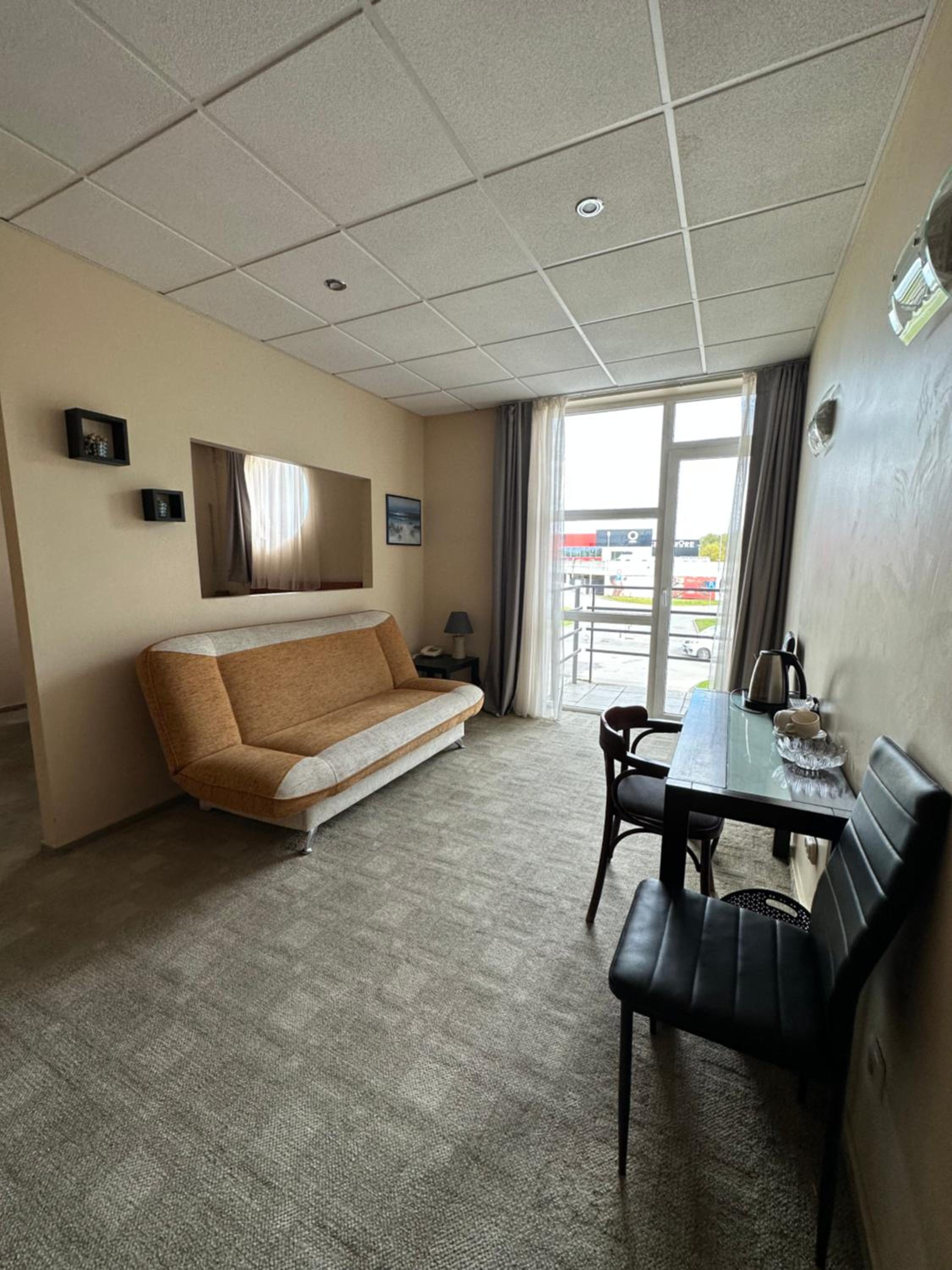 Family Room - Photo 9