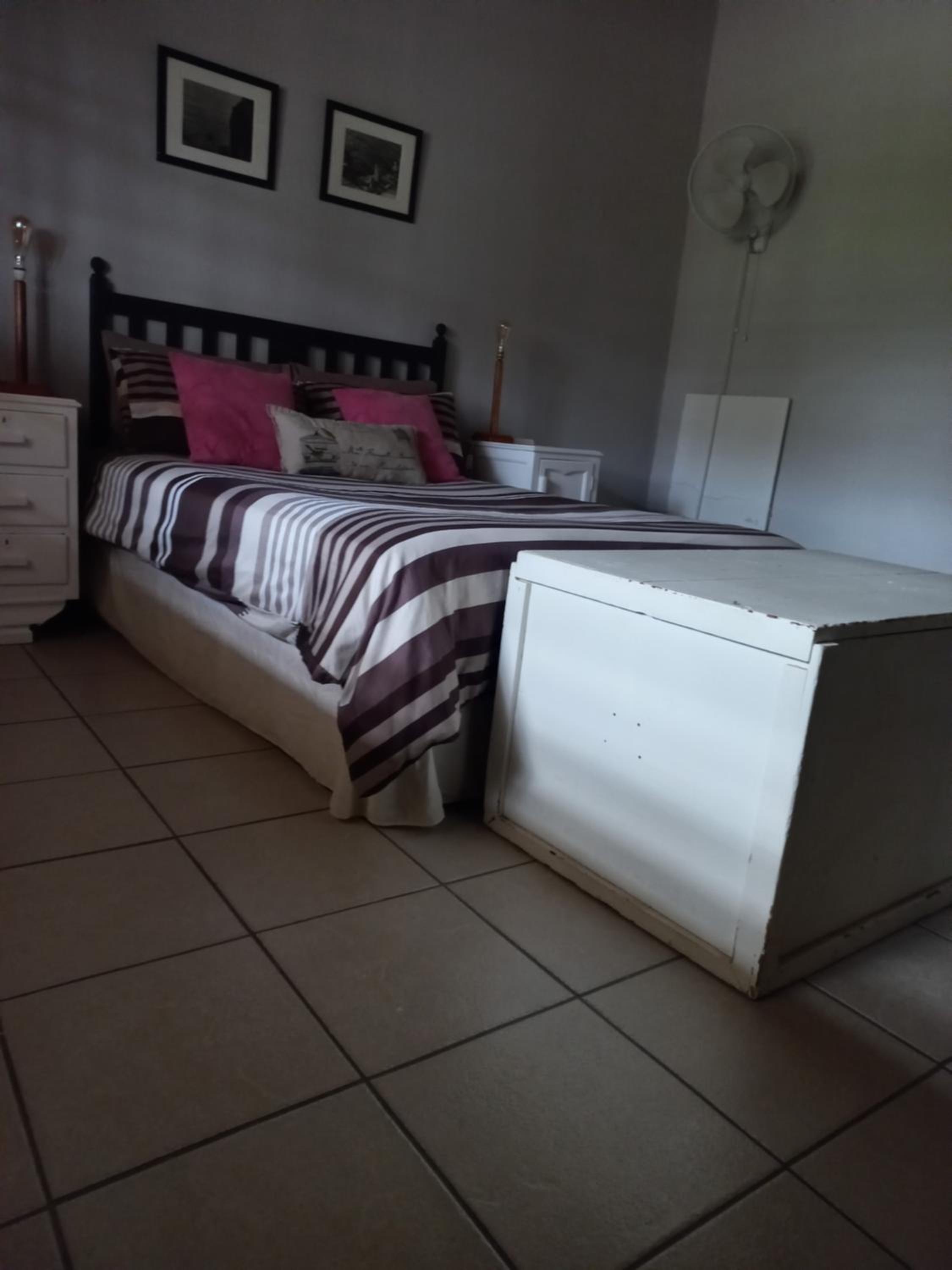 Double Room With Shared Bathroom photo 3