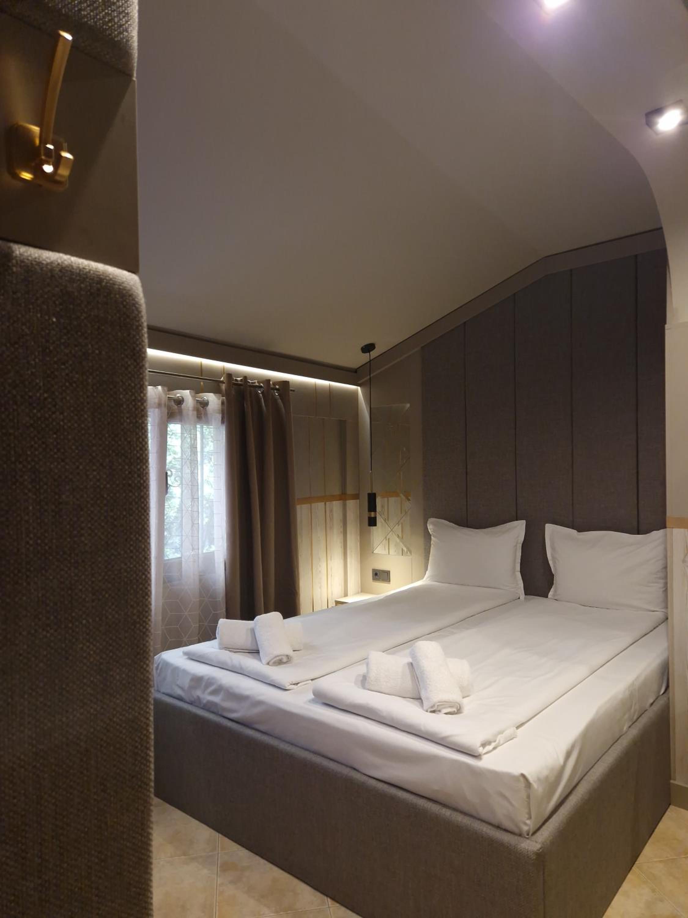 Standard Twin Room - Photo 8