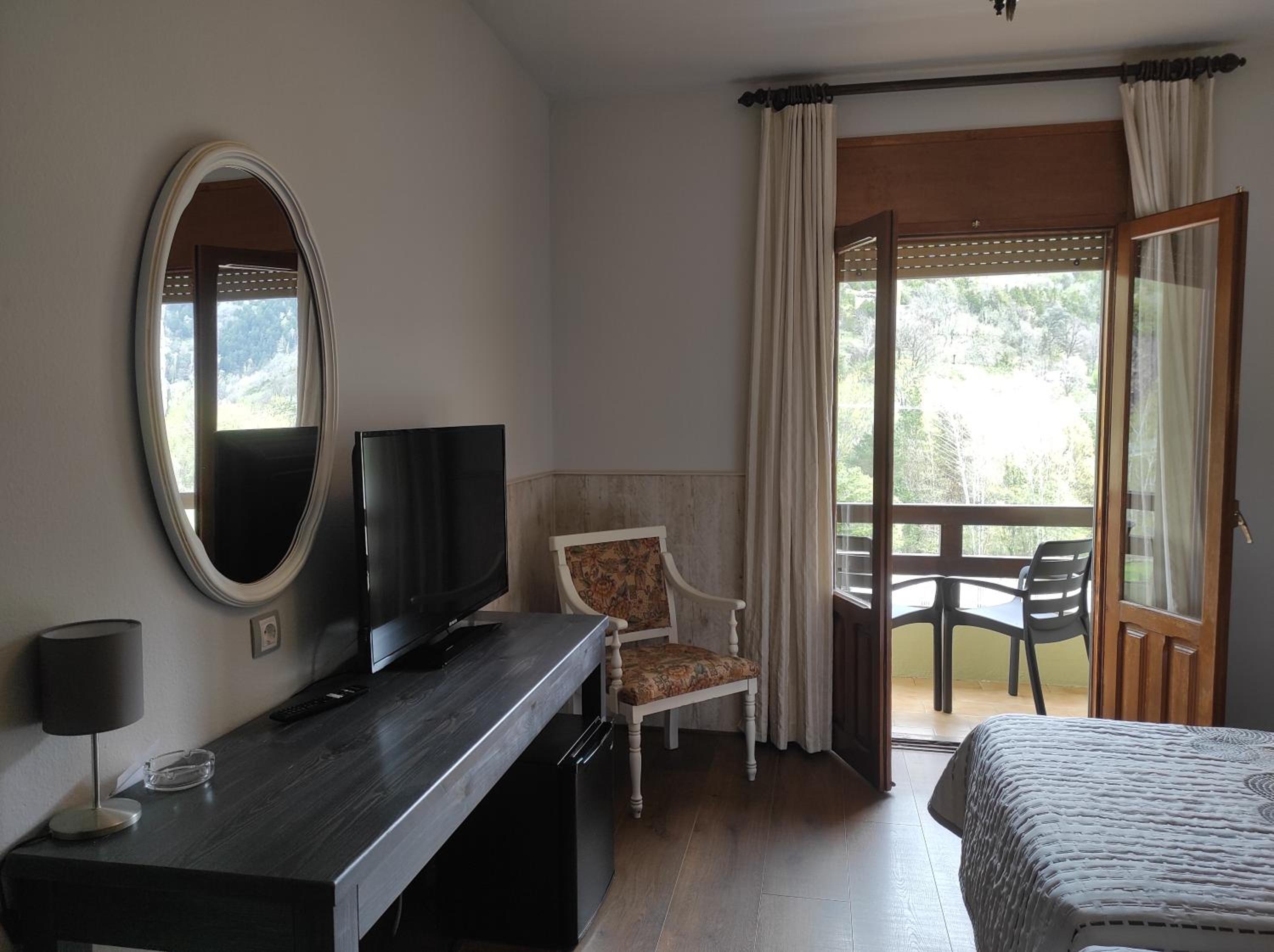Double or Twin Room with Balcony photo 3