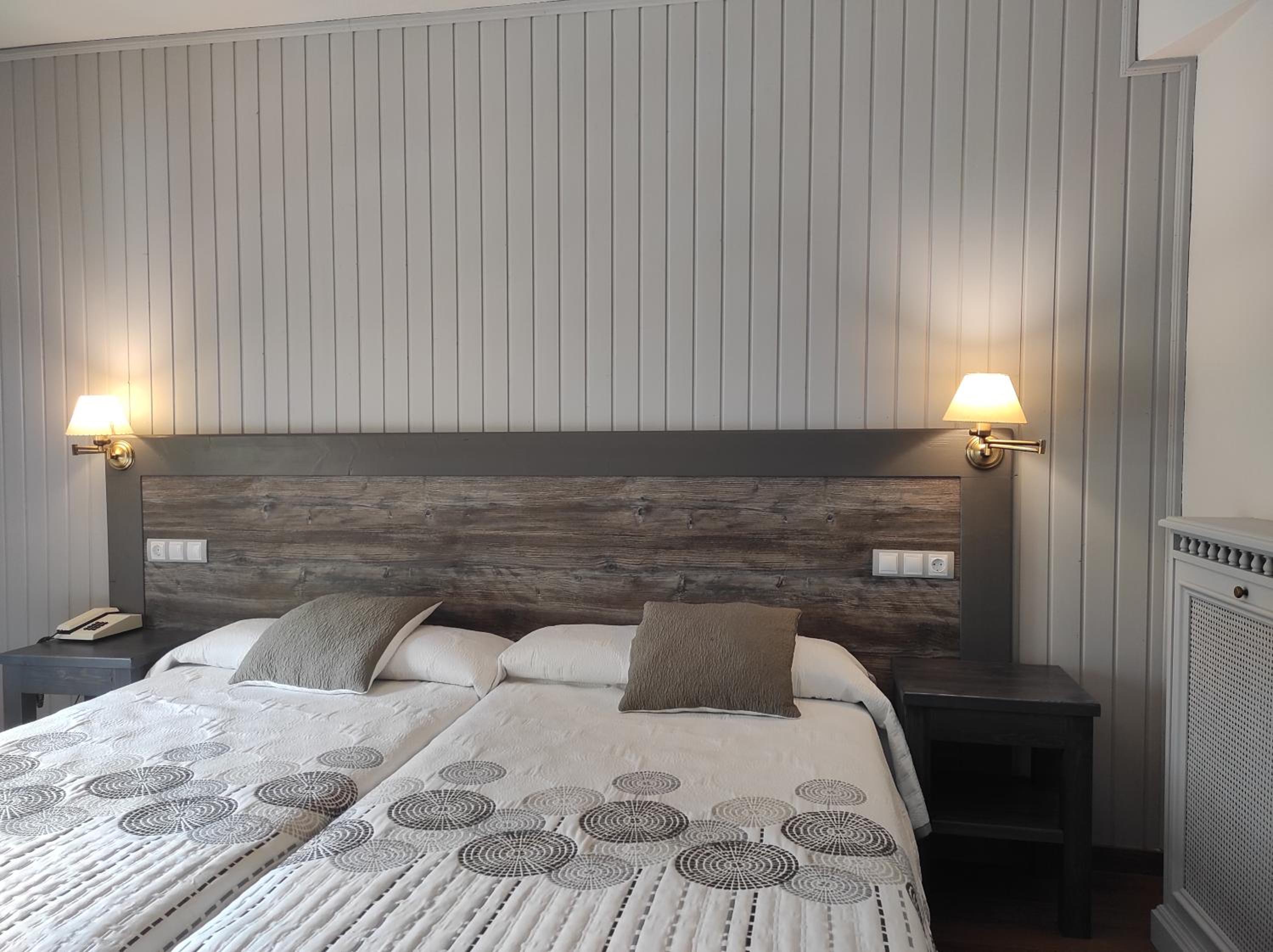 Double or Twin Room with Balcony photo 2