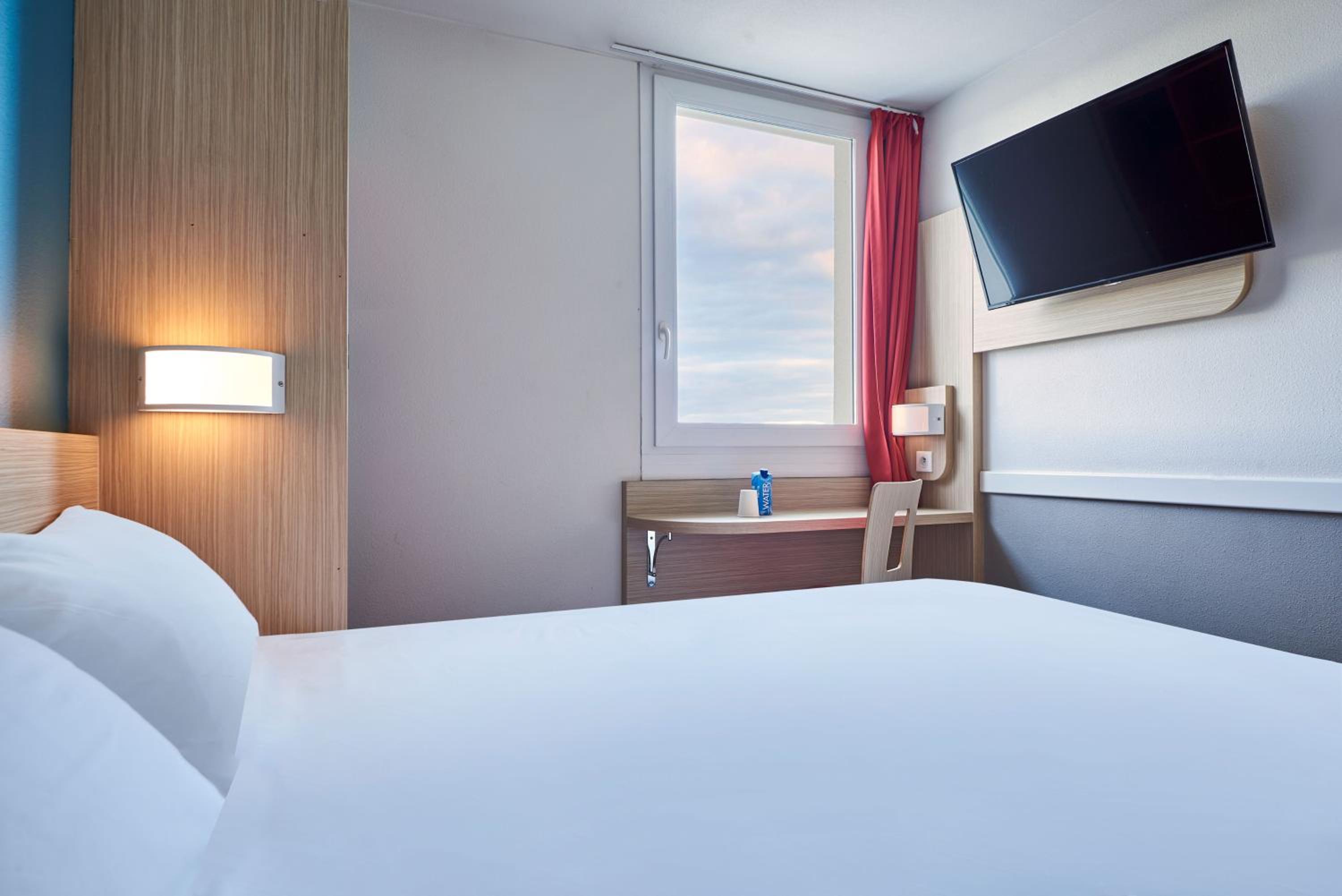 1 Double Bed - Superior Room - Photo 8