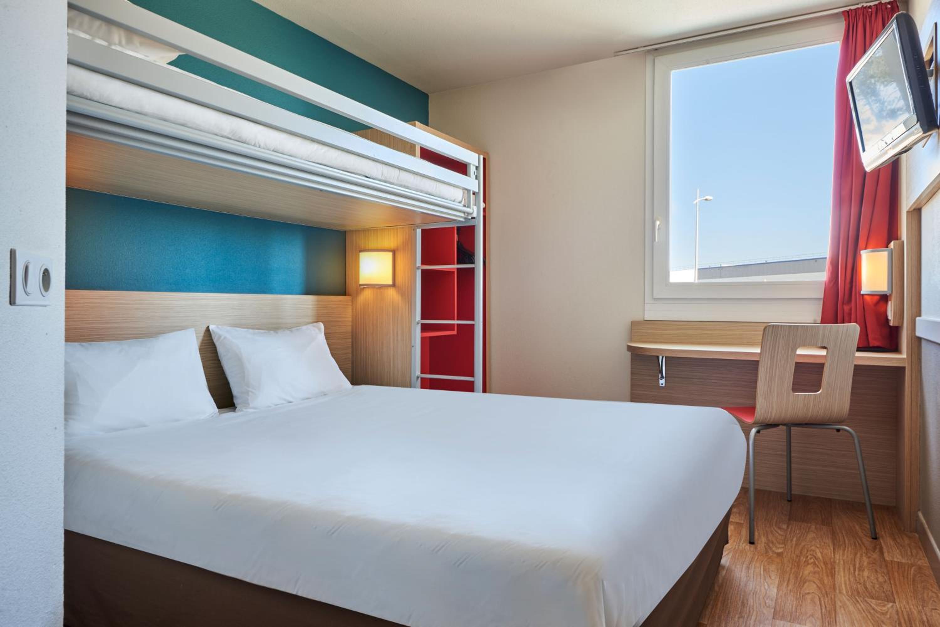 Triple Room (1 Double Bed + 1 Single Bed) - Photo 8