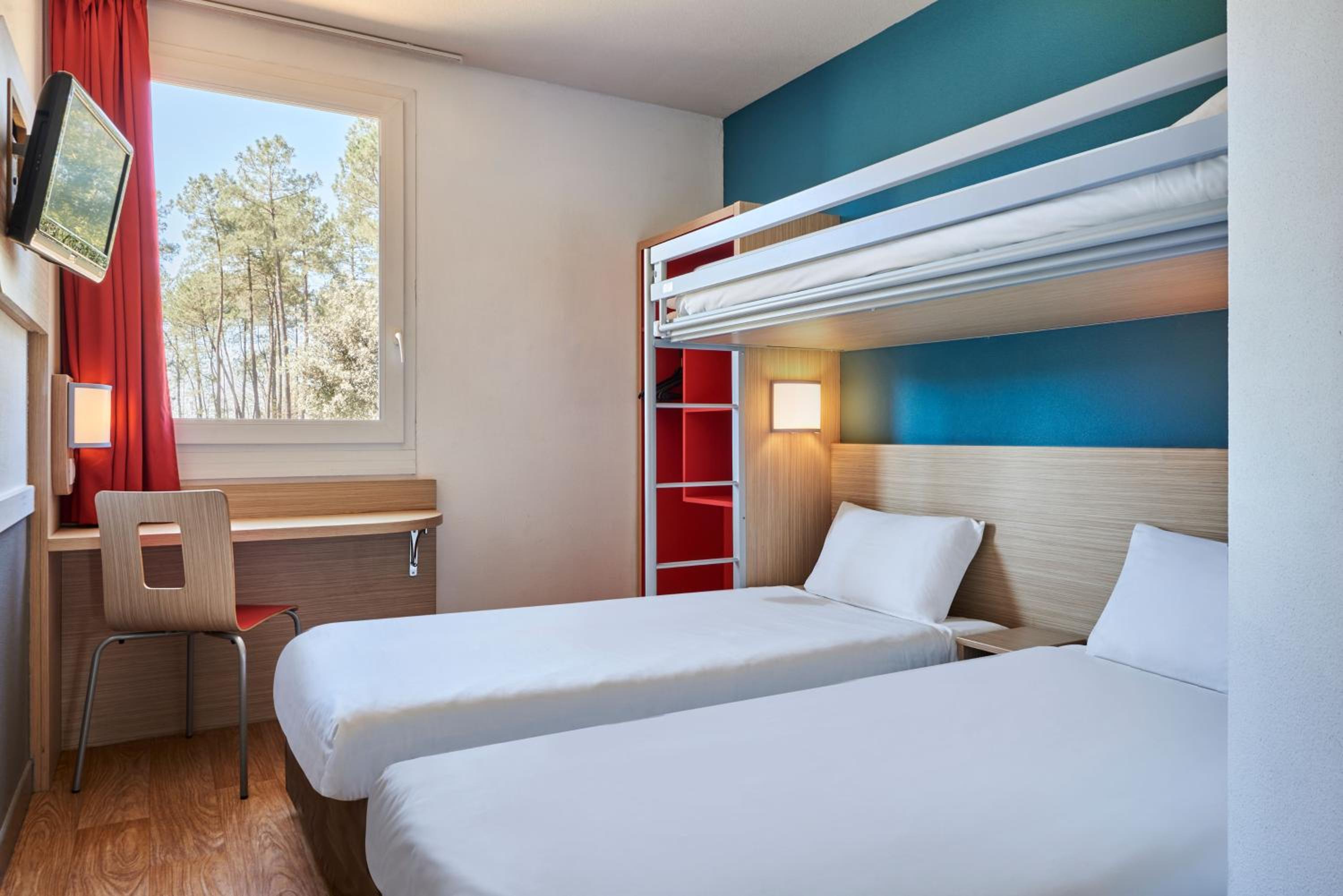 Triple Room with 3 Single Beds - Photo 7