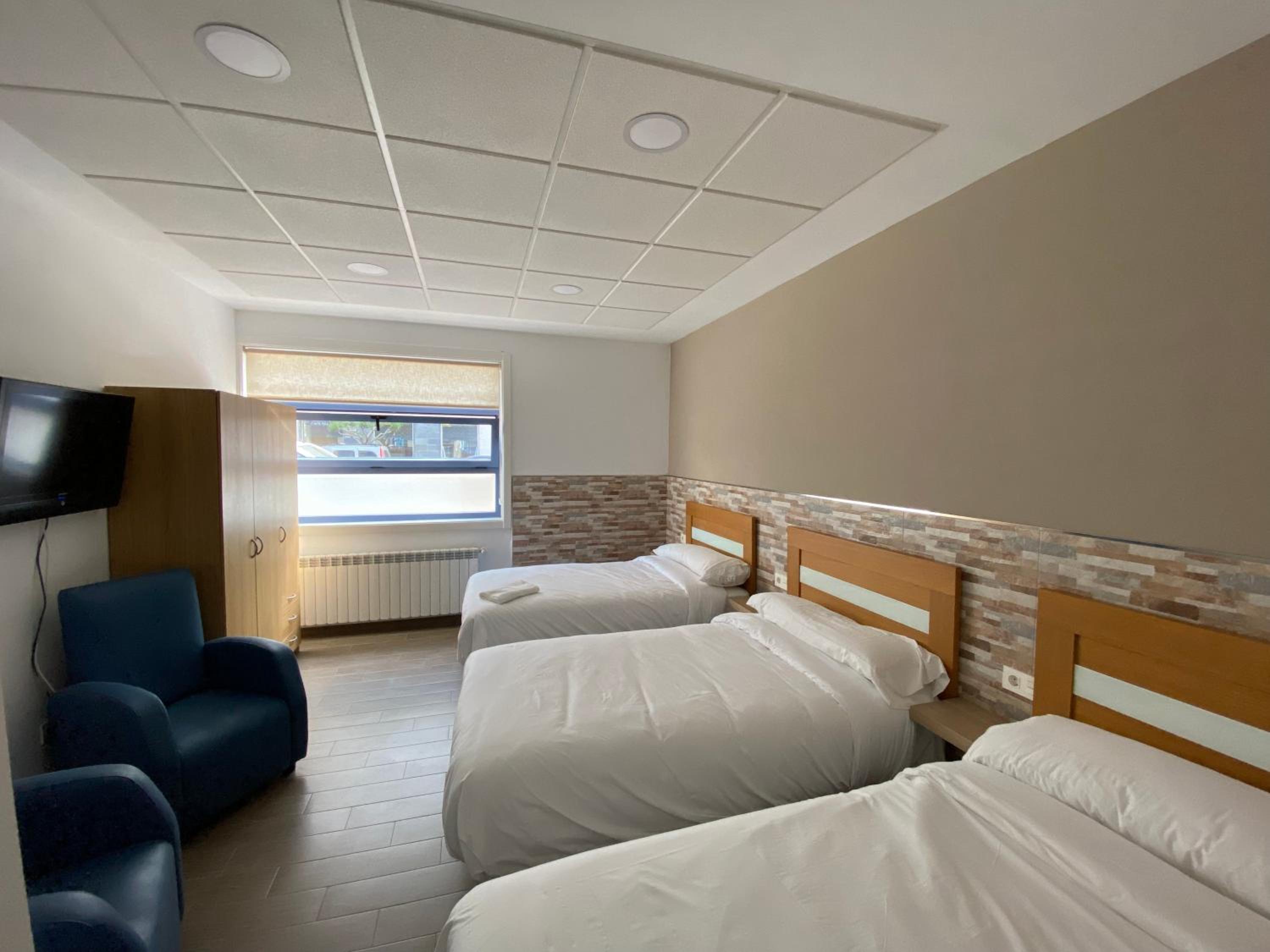Triple Room with Private Bathroom photo 3