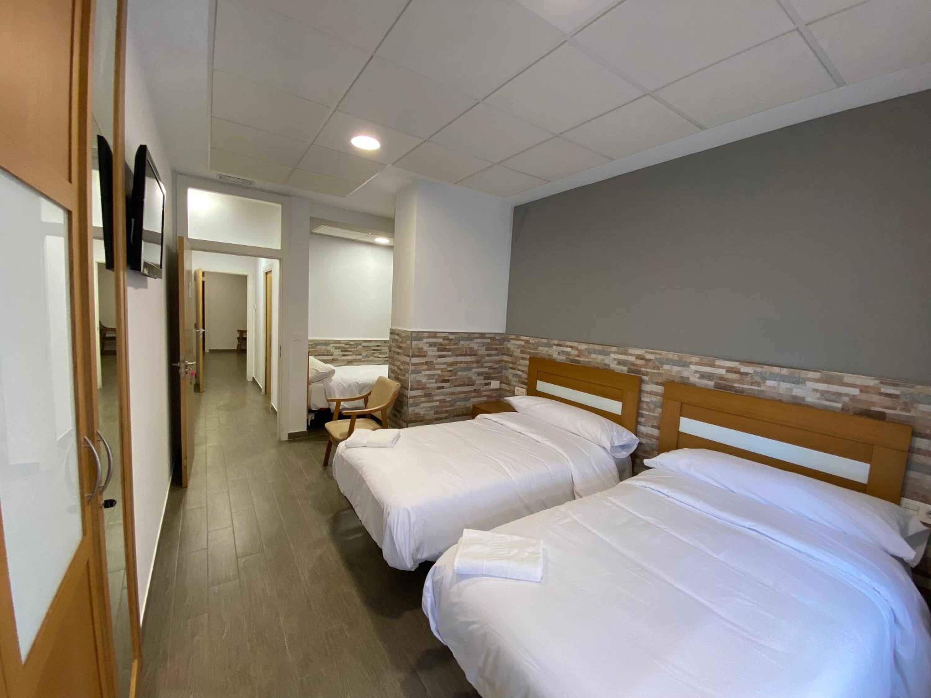 Triple Room with Private Bathroom photo 2
