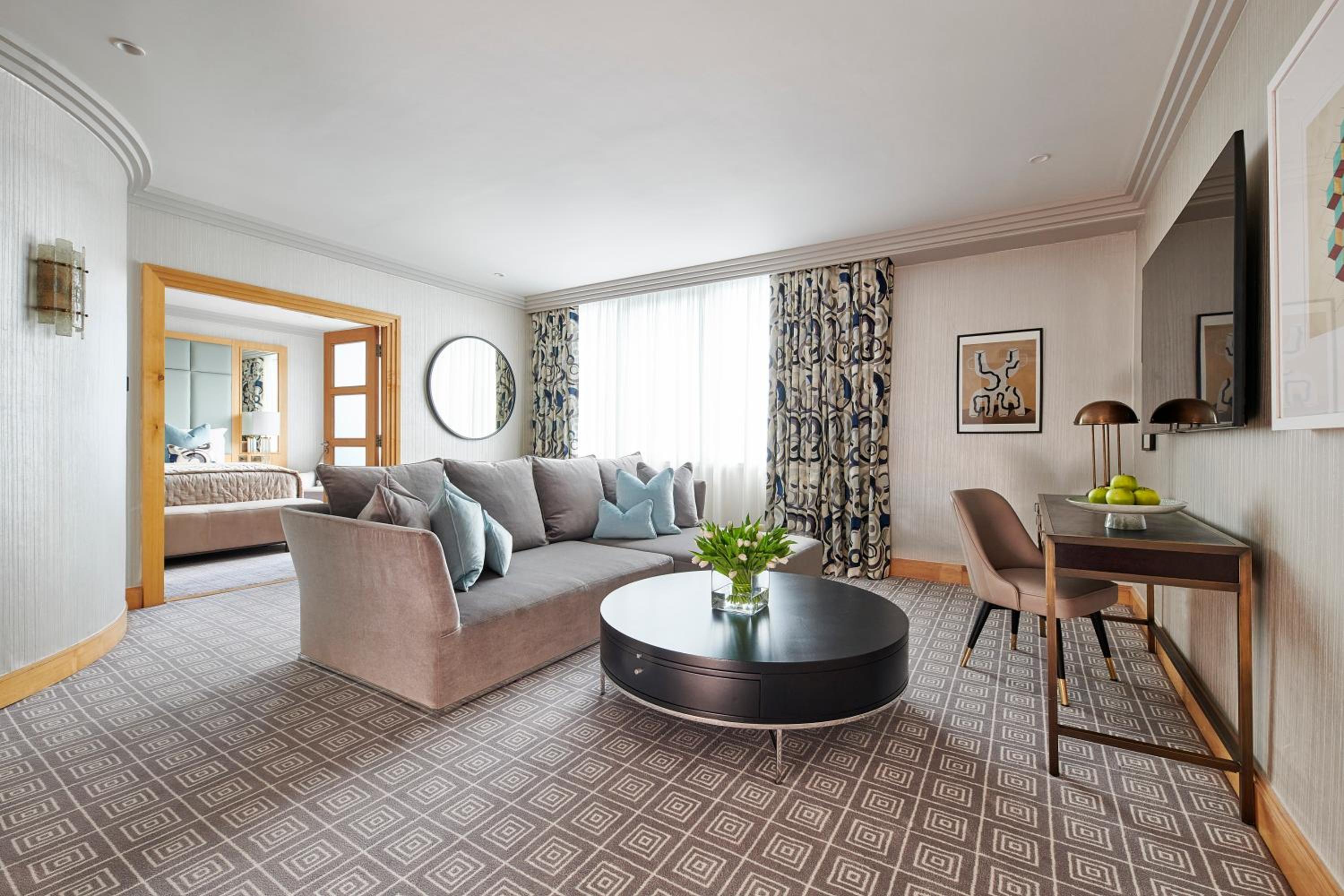 Luxury Suite King Bed photo 1