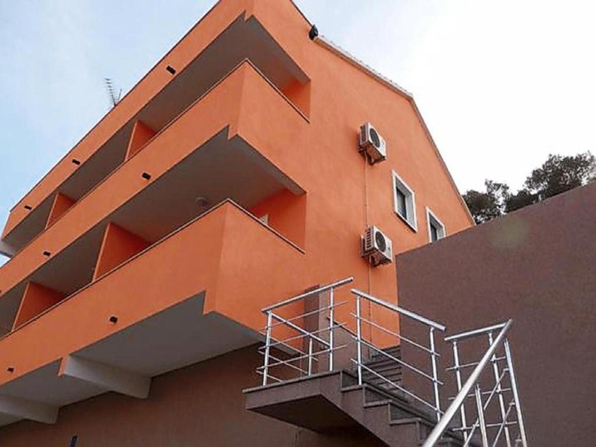 One-Bedroom Apartment with Balcony and Sea View photo 3