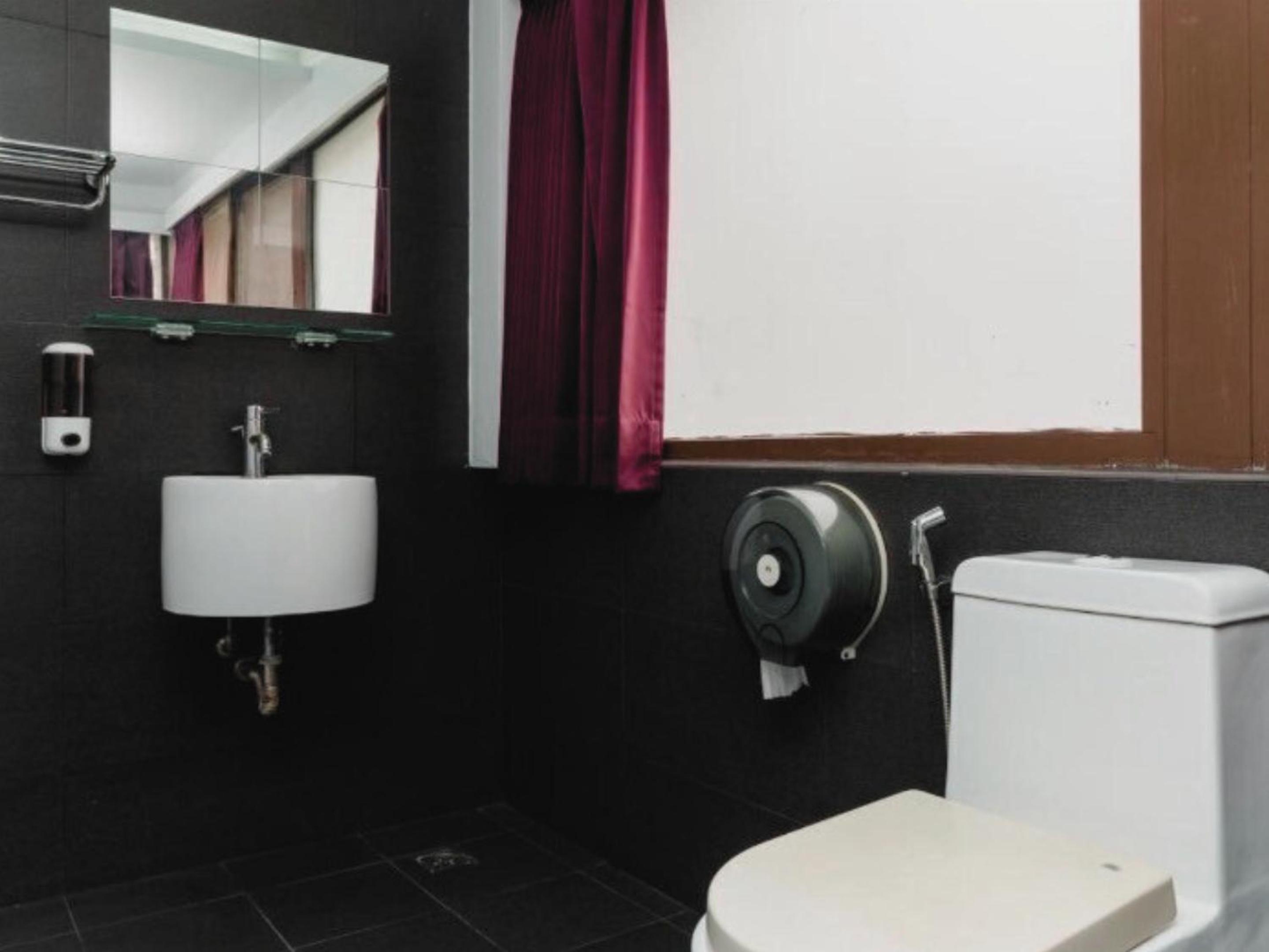 Quadruple Room with Shower - Photo 5