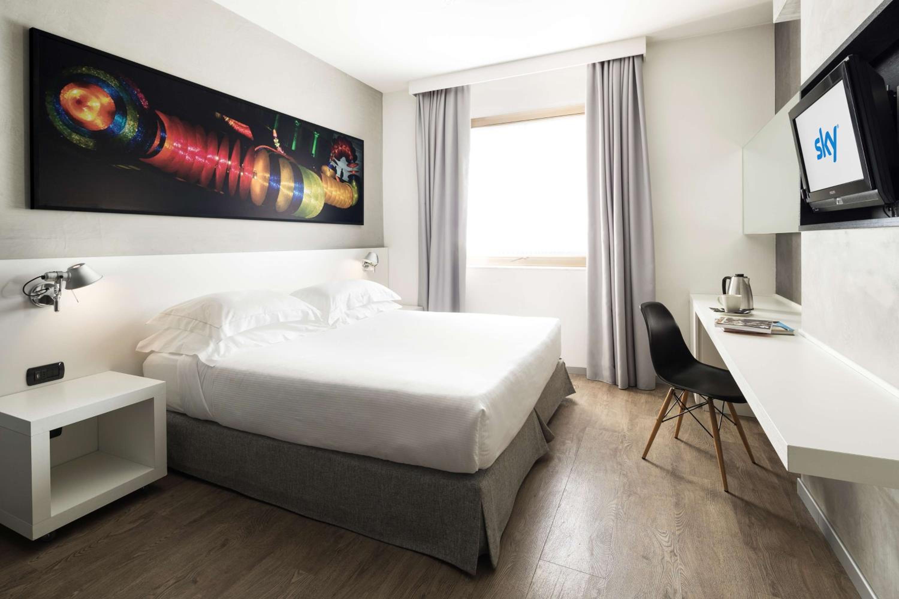 Superior King Room - Non-Smoking - Photo 1
