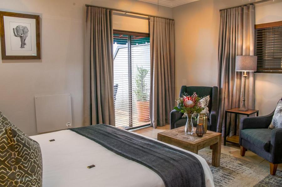 Deluxe Double Room with Balcony photo 3