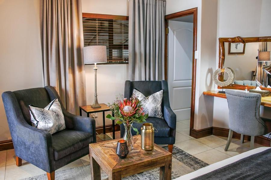 Deluxe Double Room with Balcony photo 2