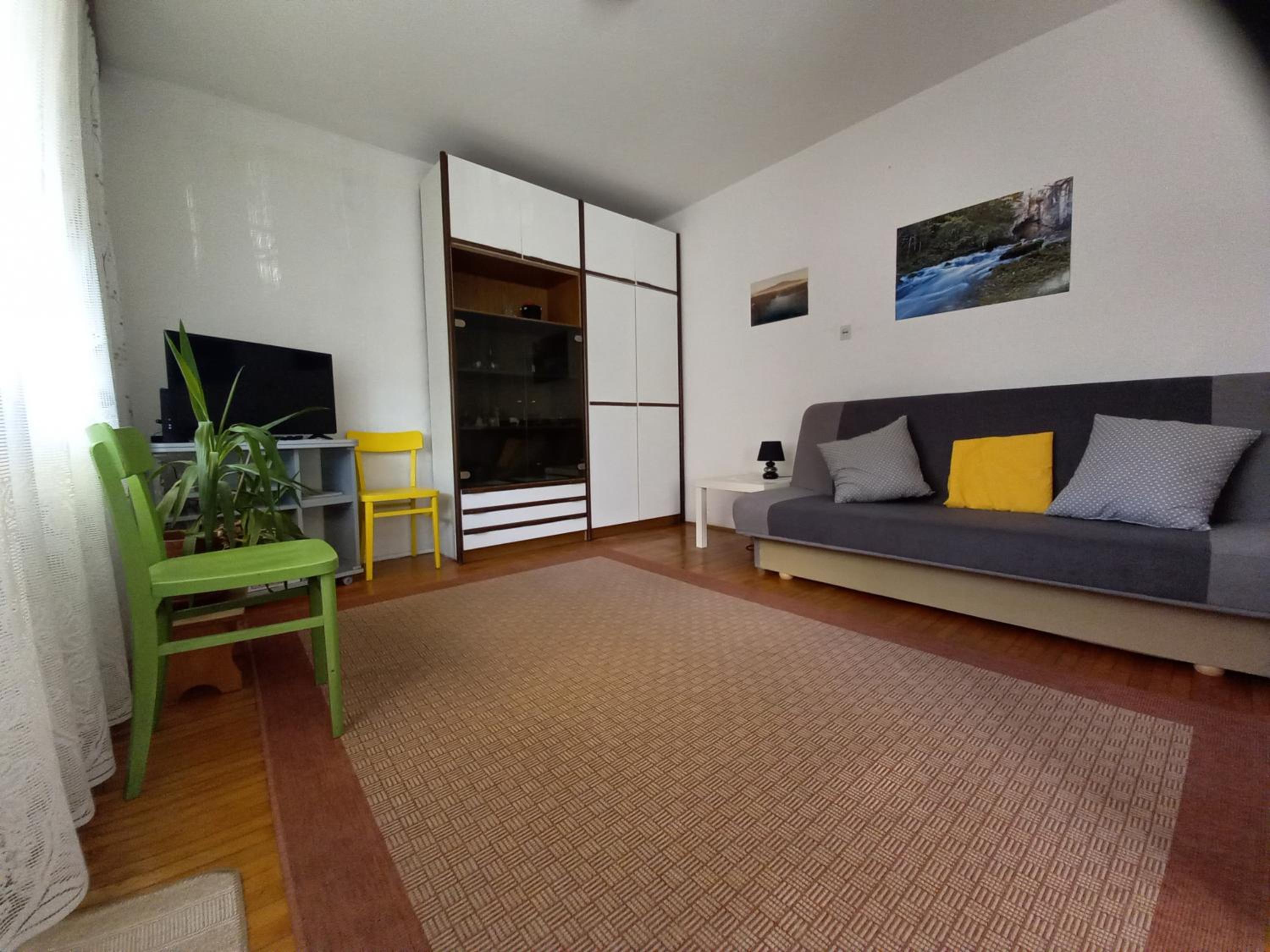 Studio Apartment with Balcony - Photo 5