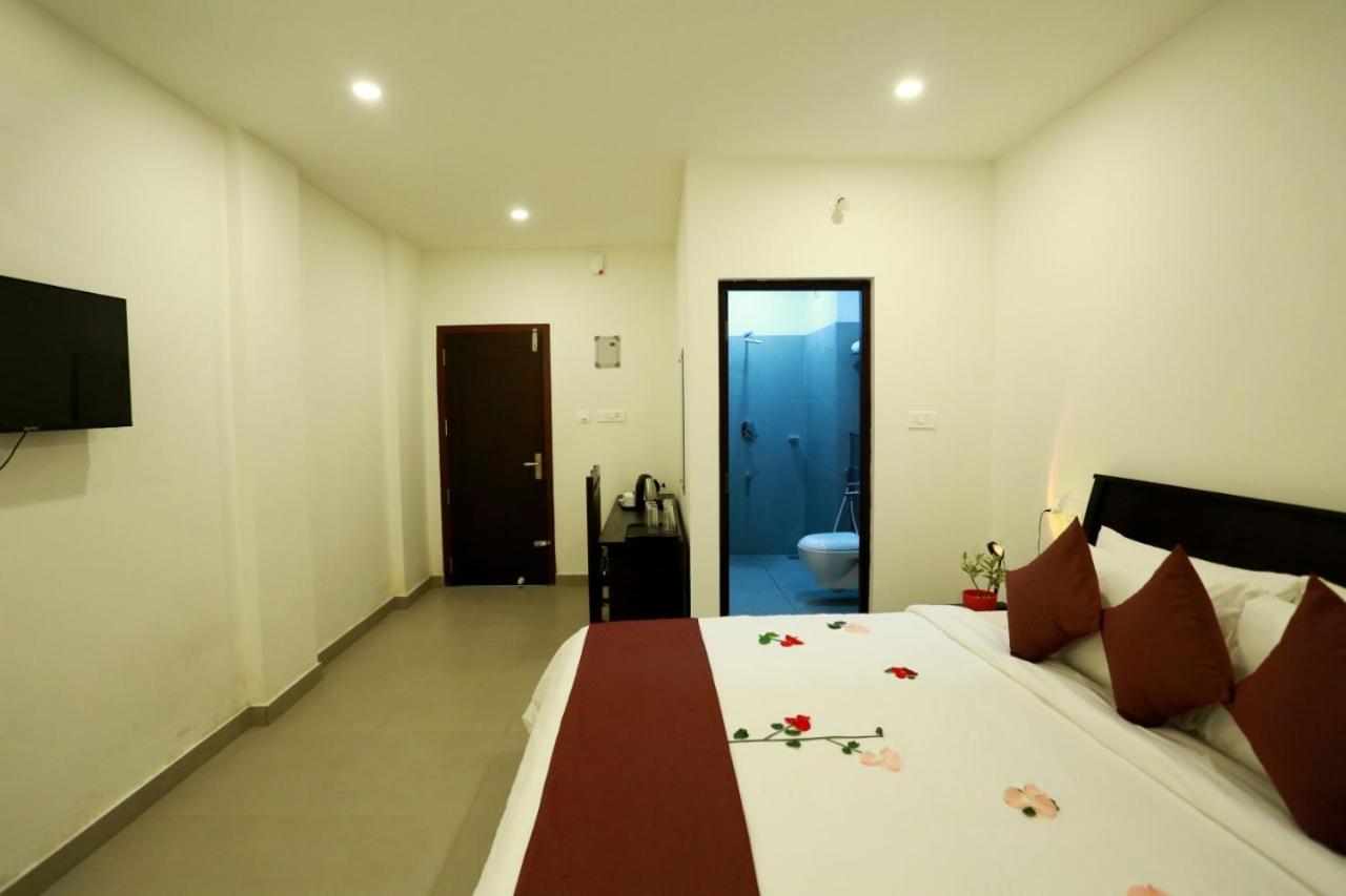 Superior King Room - Photo 9