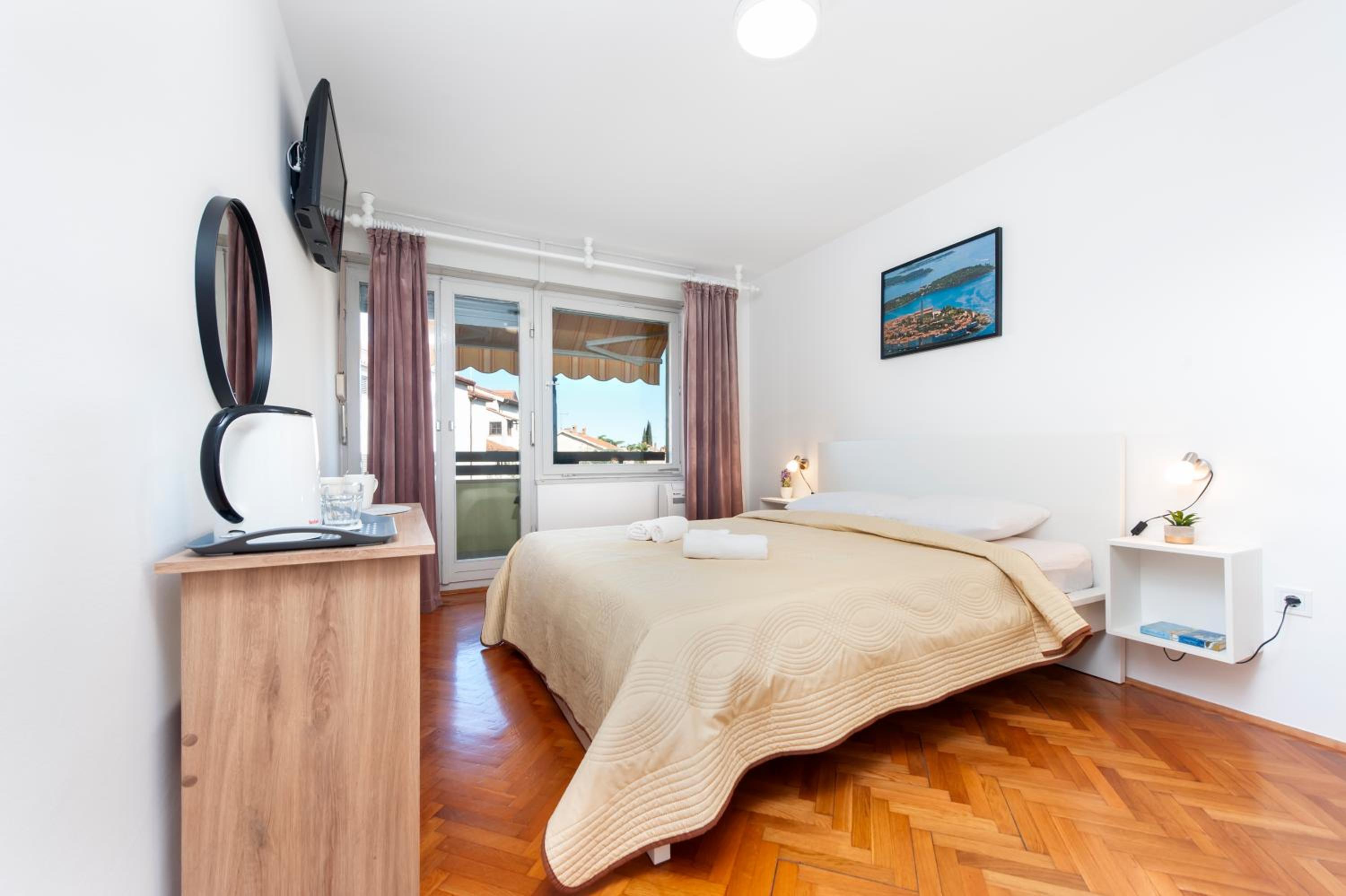 Deluxe Double Room with Balcony - Photo 20