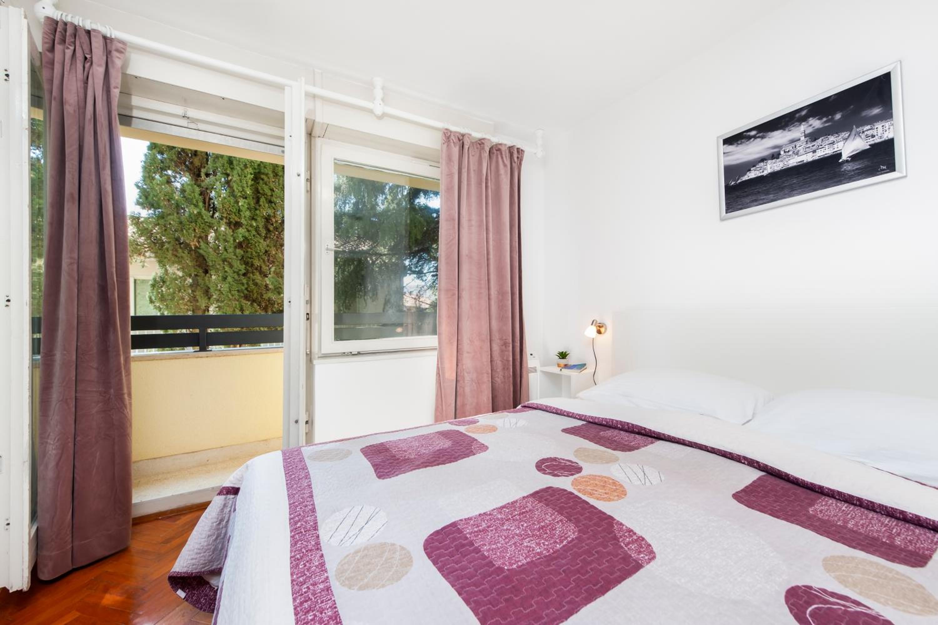 Deluxe Double Room with Balcony - Photo 44