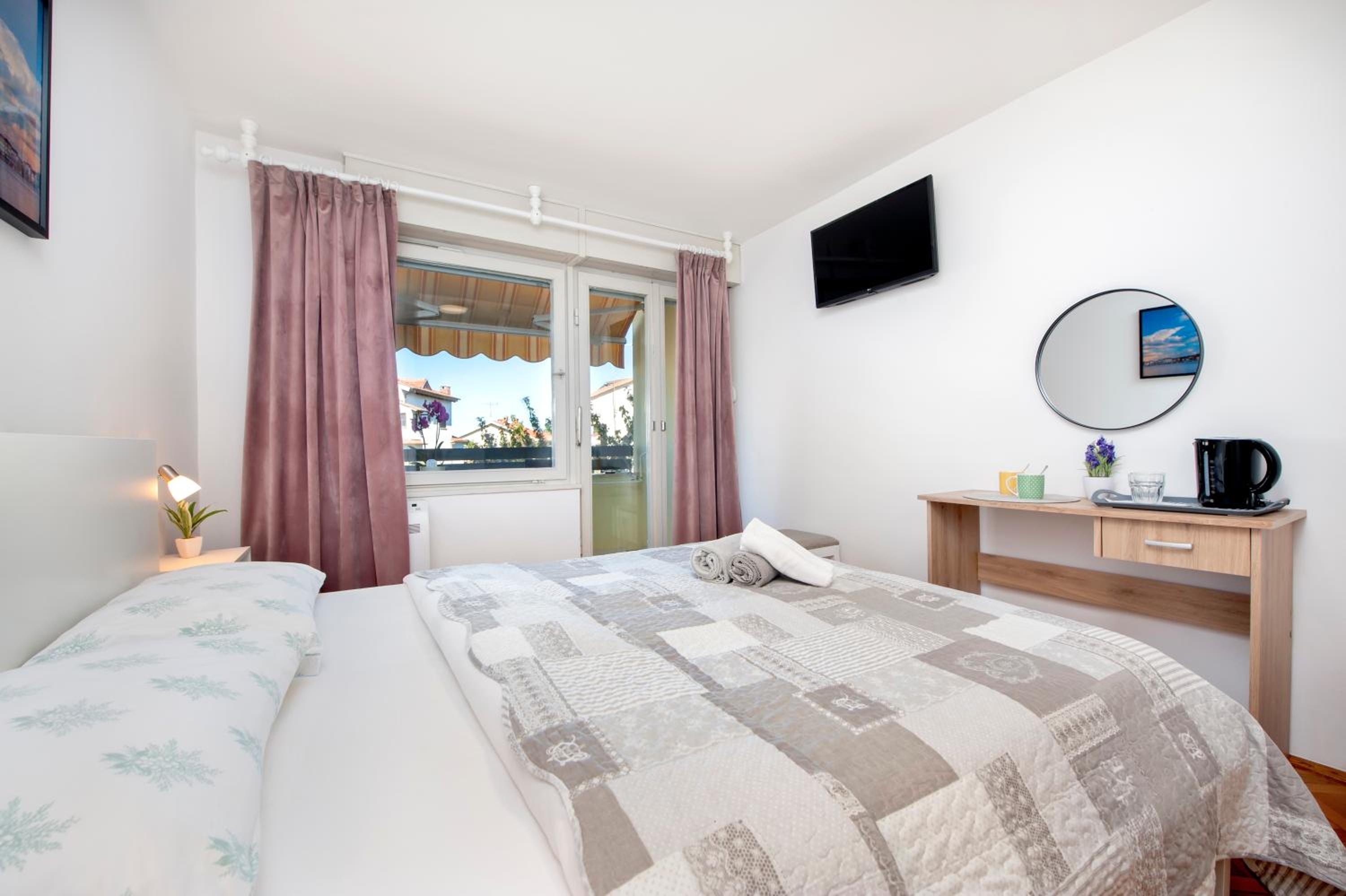 Deluxe Double Room with Balcony - Photo 1