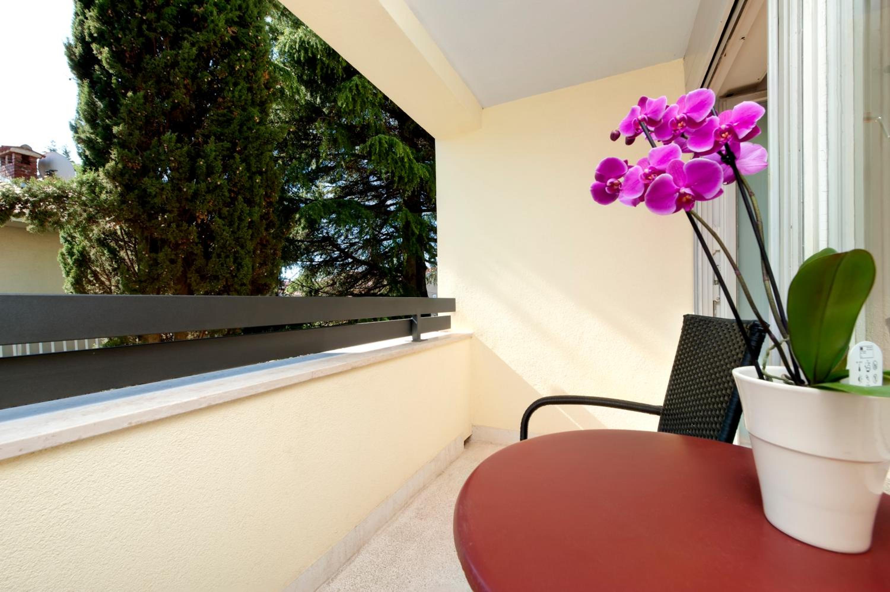 Deluxe Double Room with Balcony - Photo 39