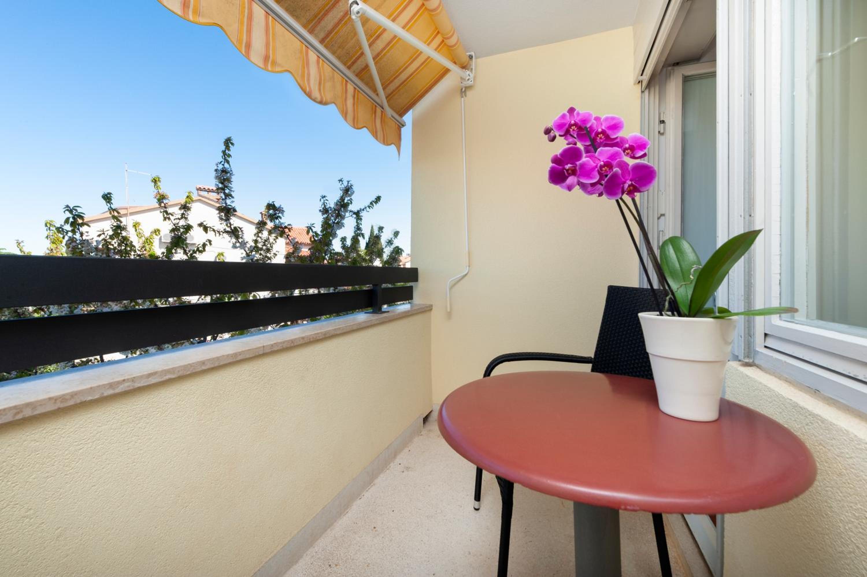Deluxe Double Room with Balcony - Photo 42