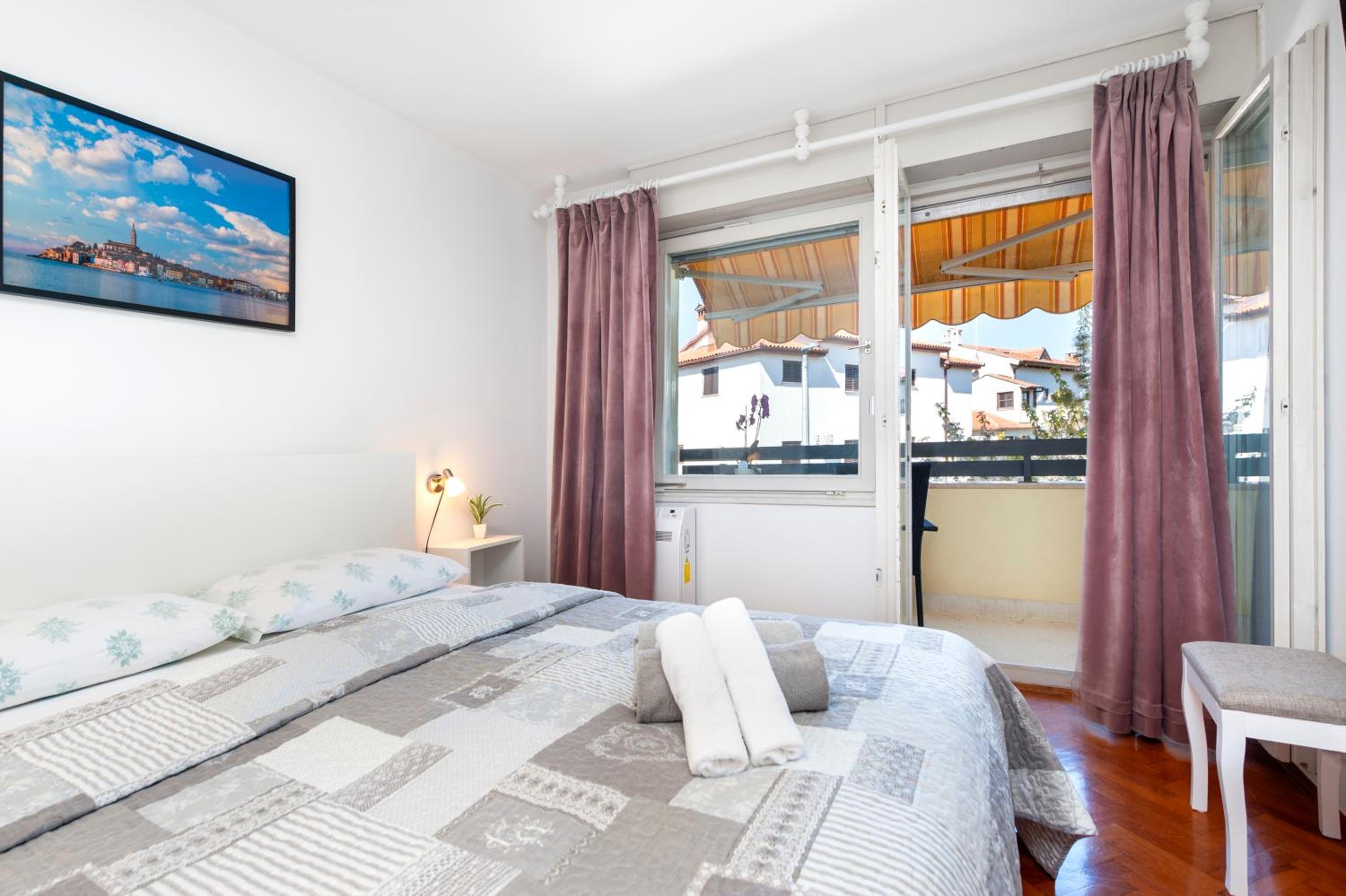 Deluxe Double Room with Balcony - Photo 38