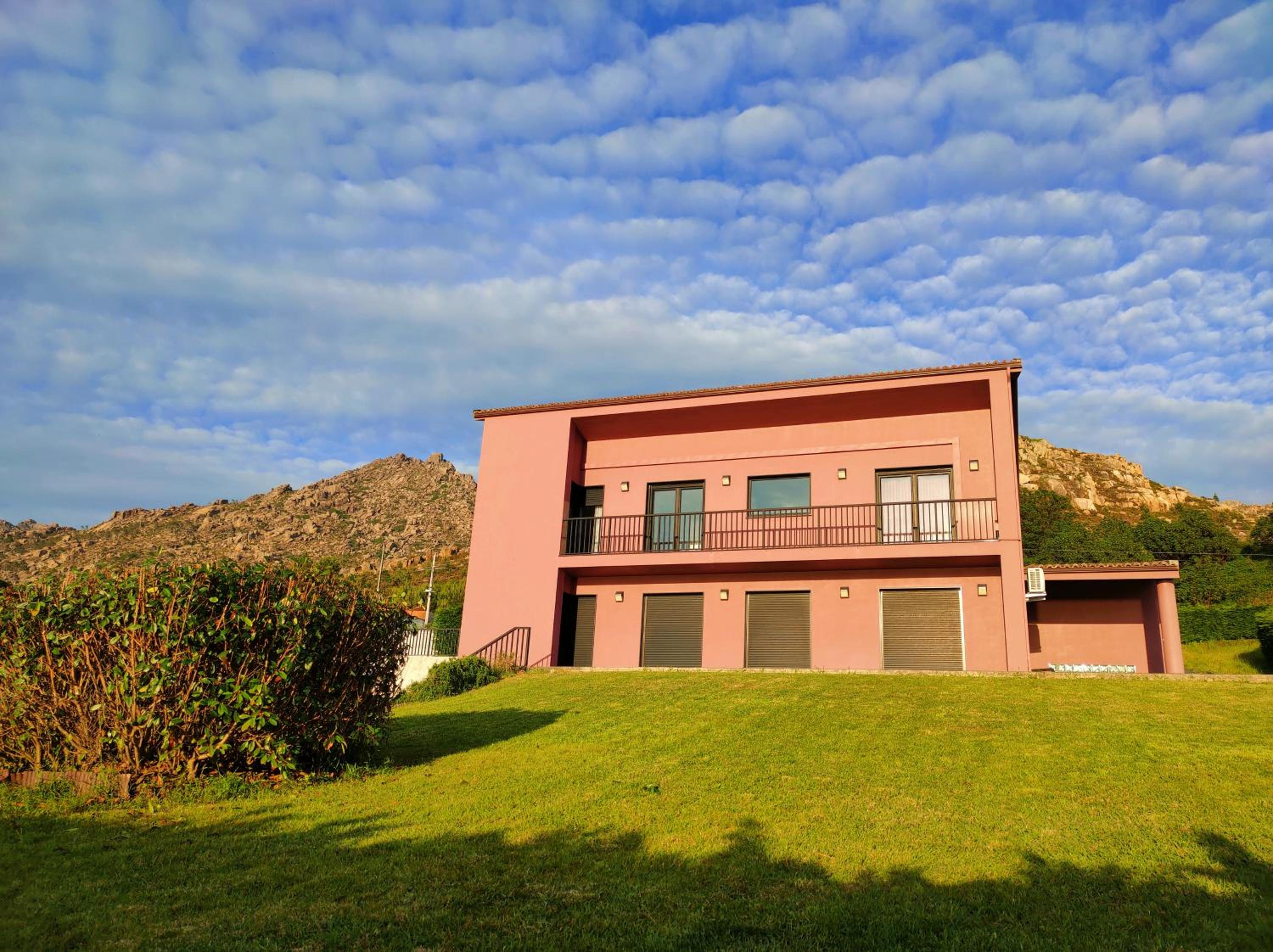 Five-Bedroom House photo 2