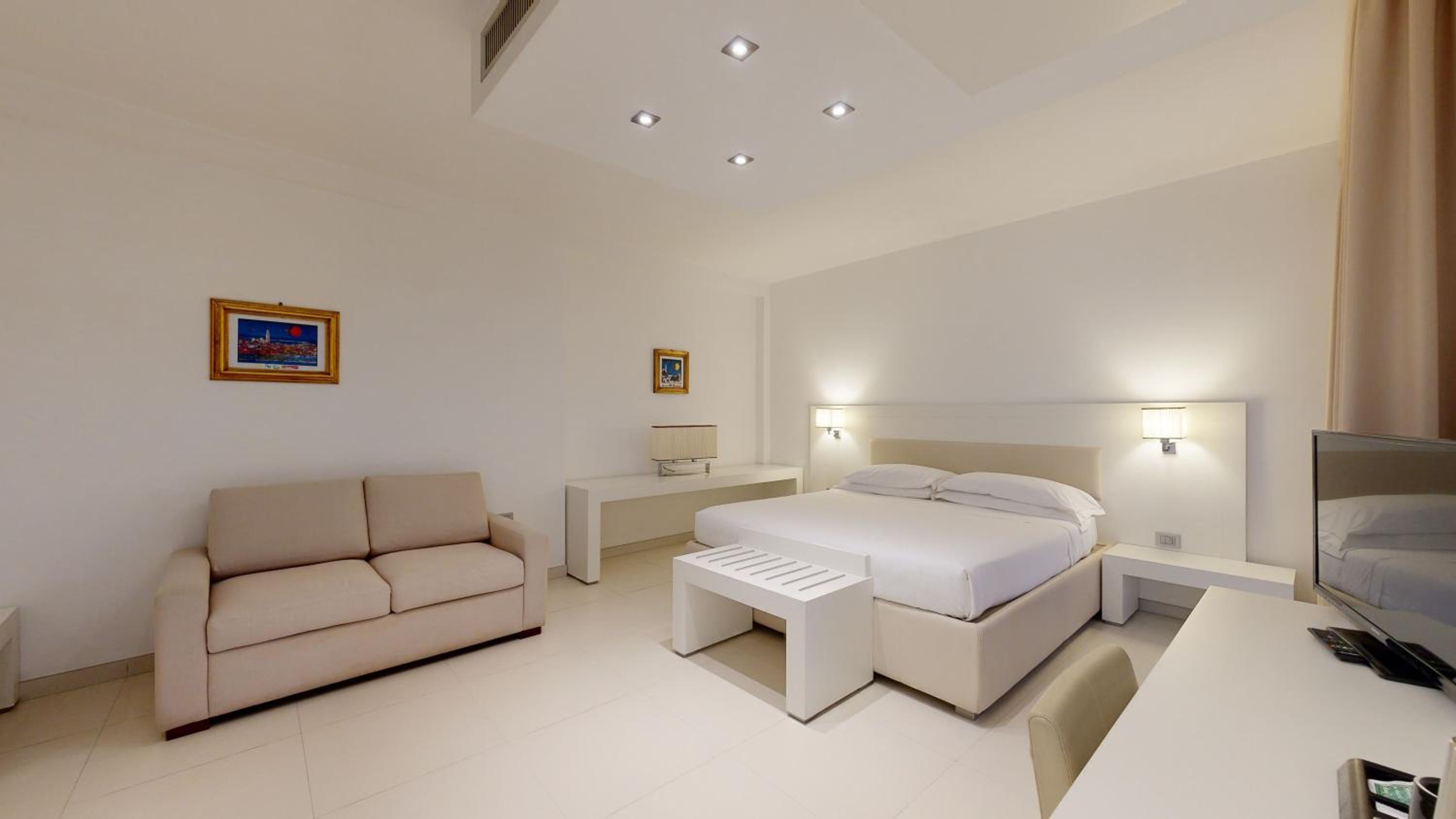 Double or Twin Room - Disability Access photo 3
