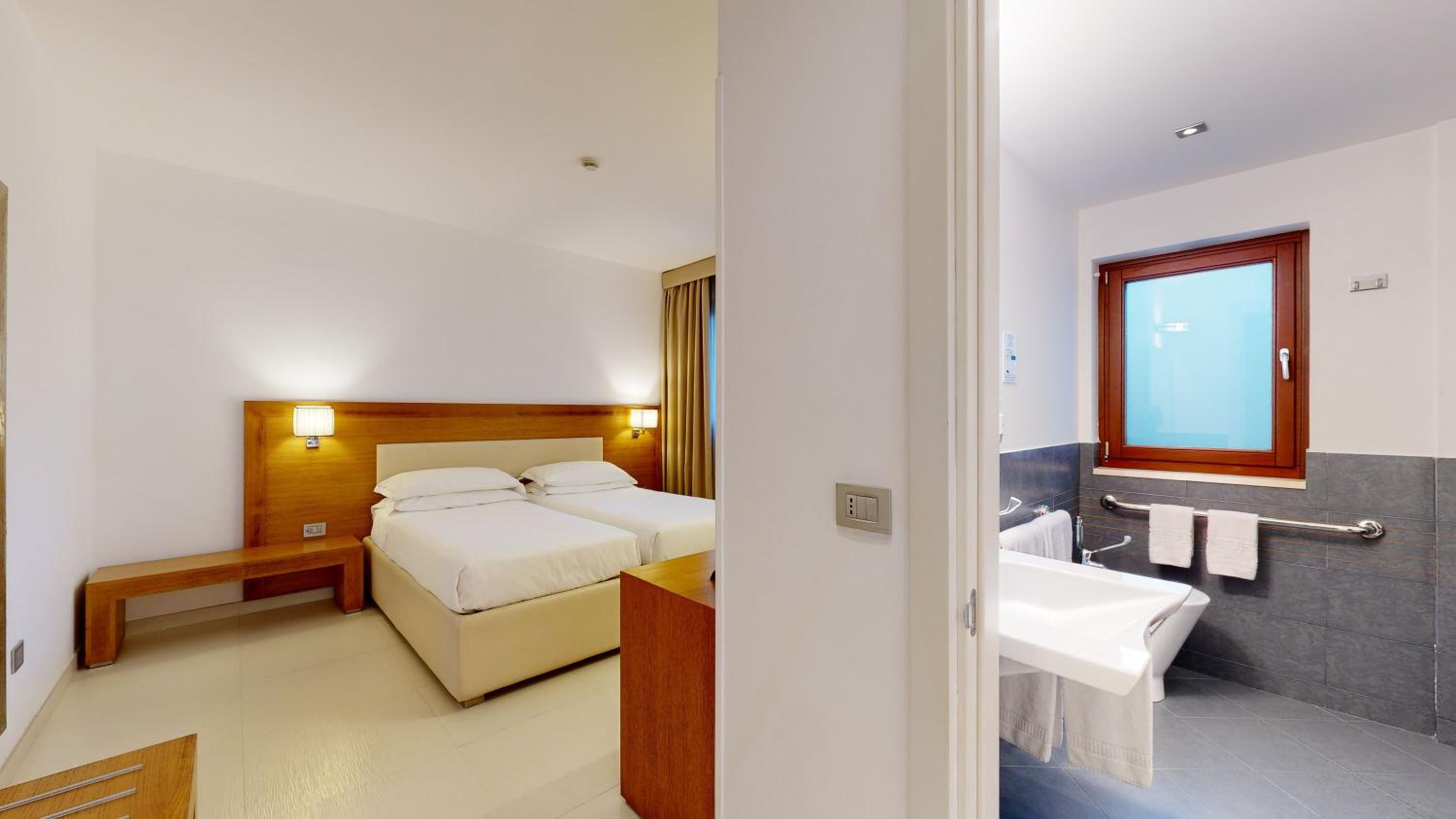 Double or Twin Room - Disability Access photo 2