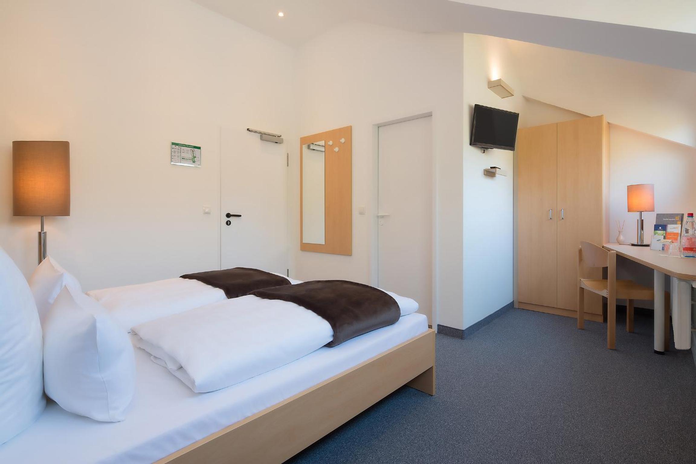 Double or Twin Room photo 3