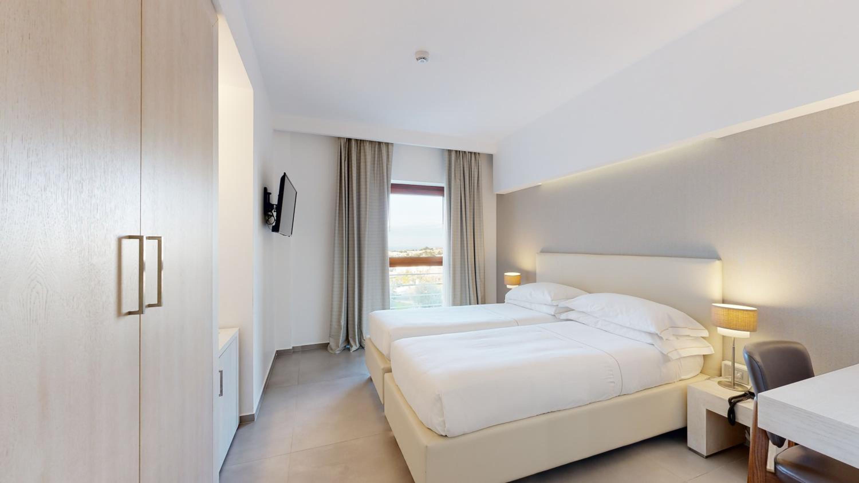 Double or Twin Room - Disability Access with View photo 1