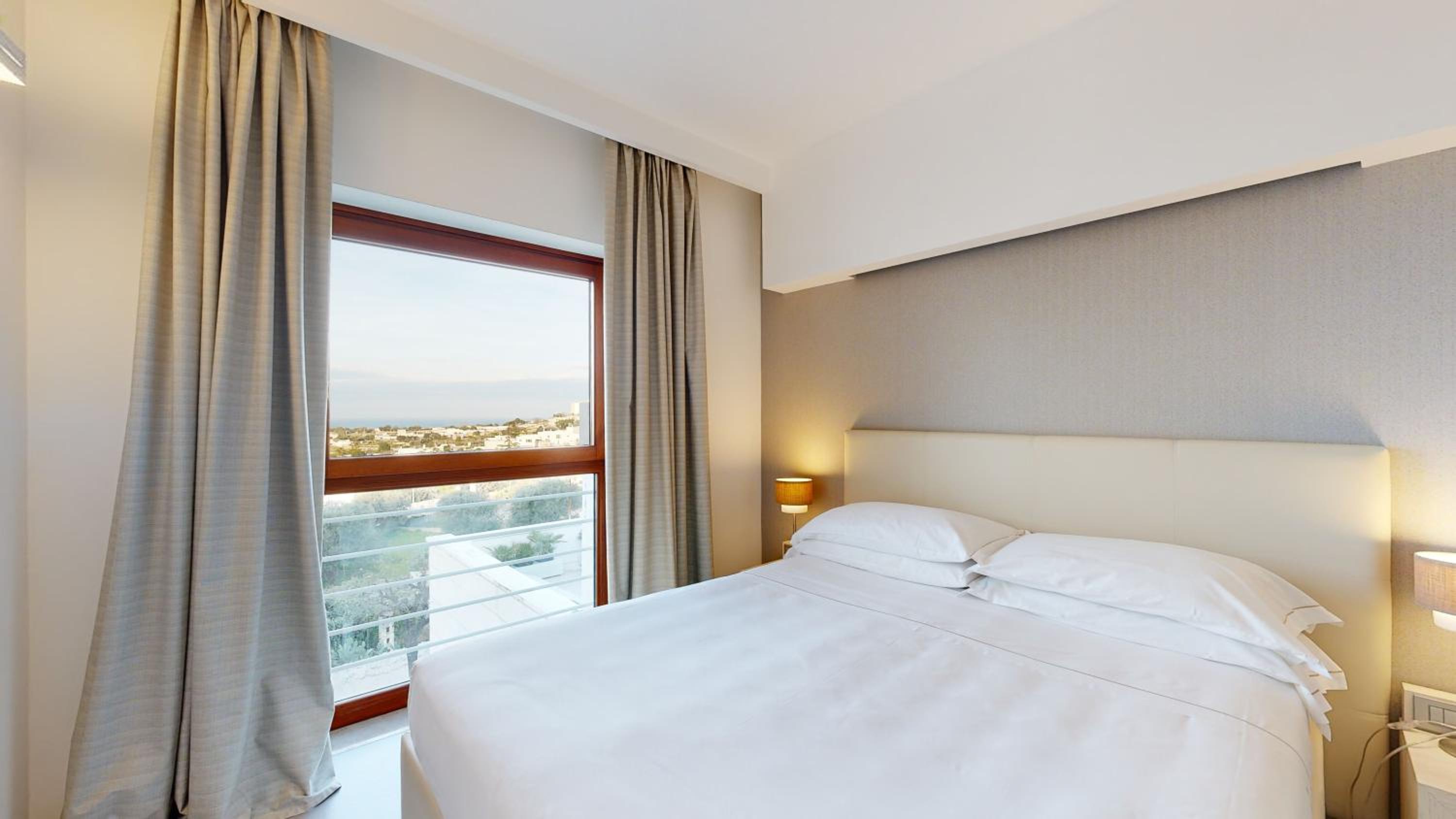 Double or Twin Room - Disability Access with View photo 2