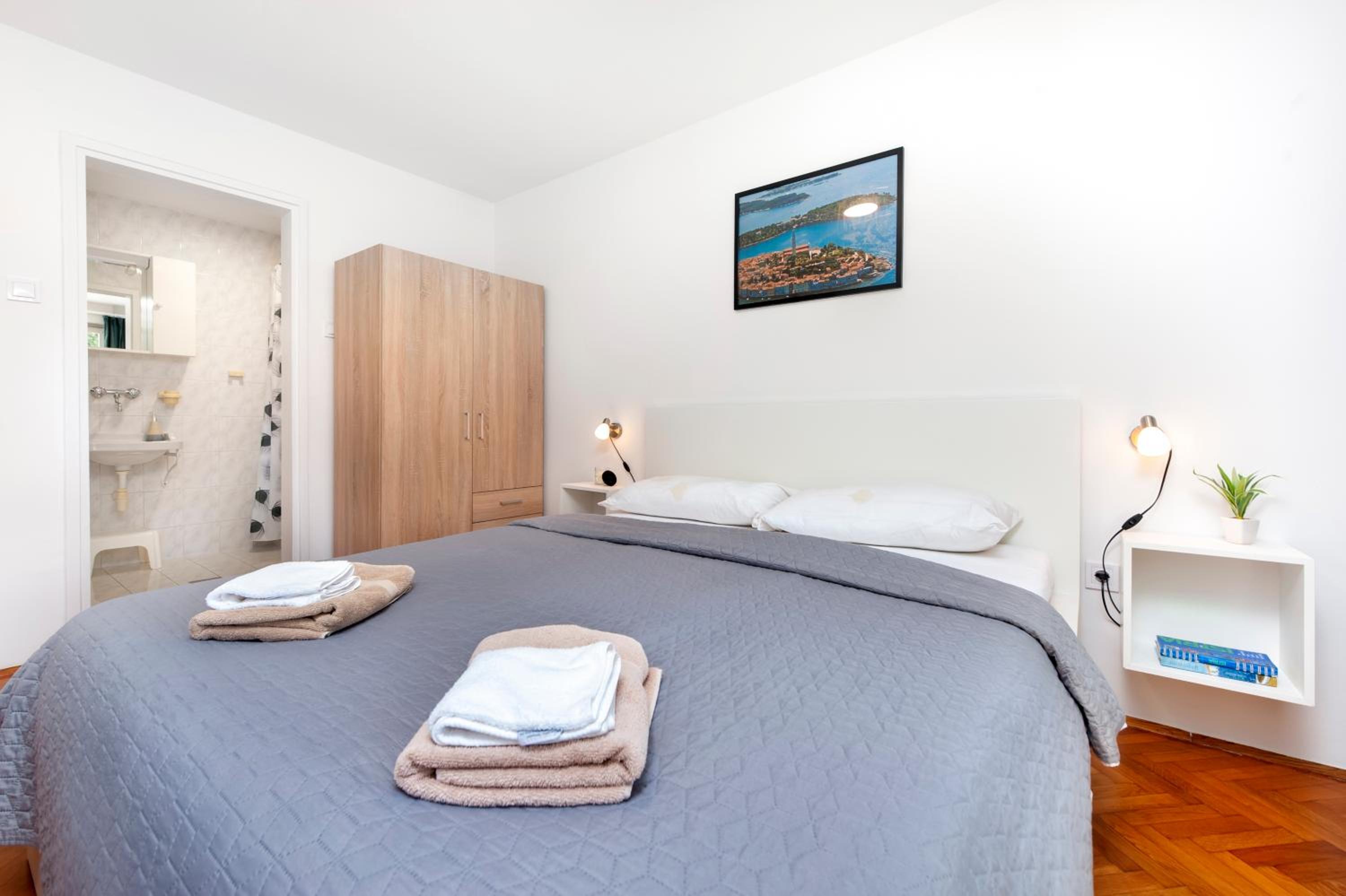 Deluxe Double Room with Balcony - Photo 28